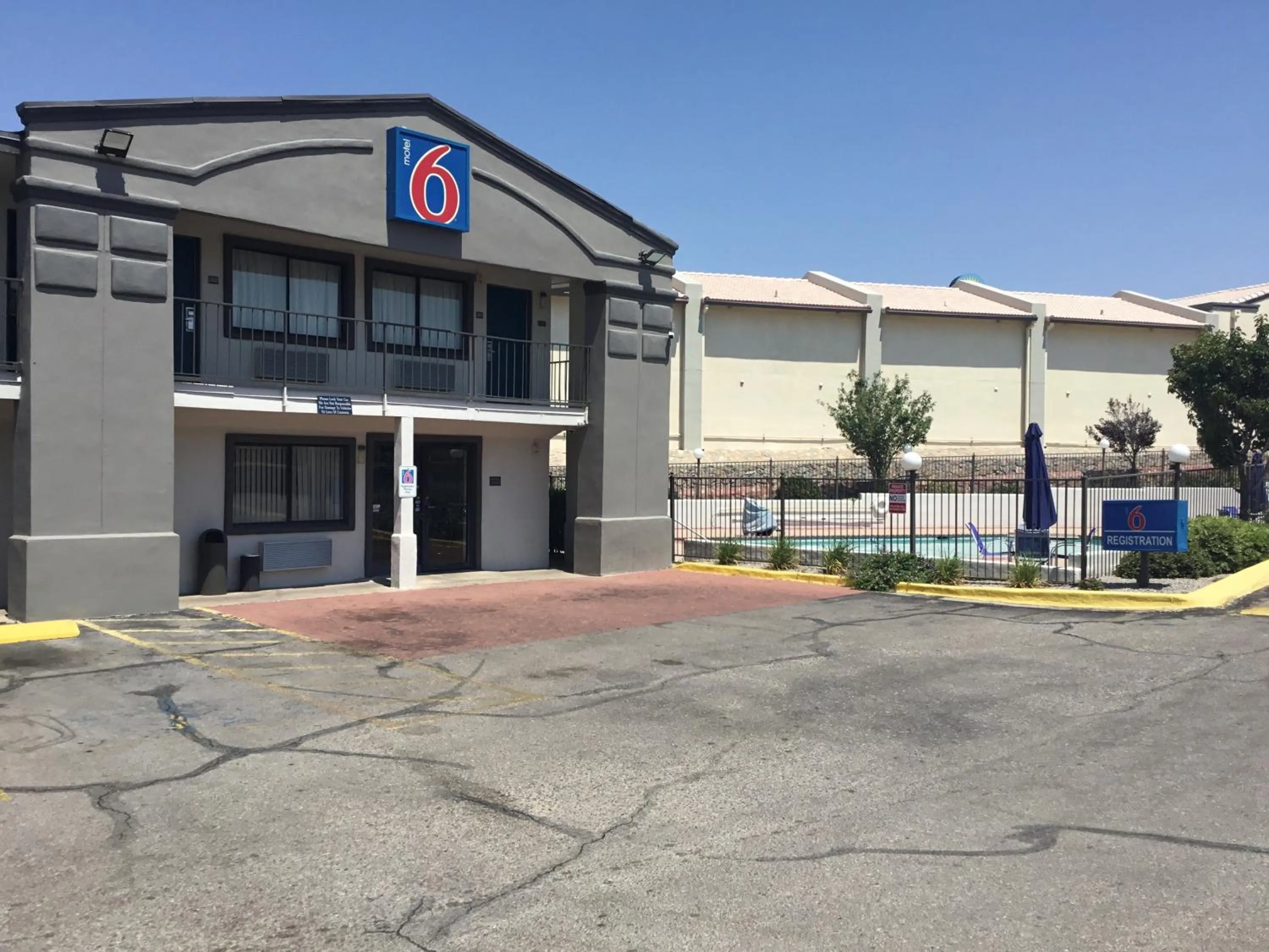 Property building in Motel 6-El Paso, TX - West