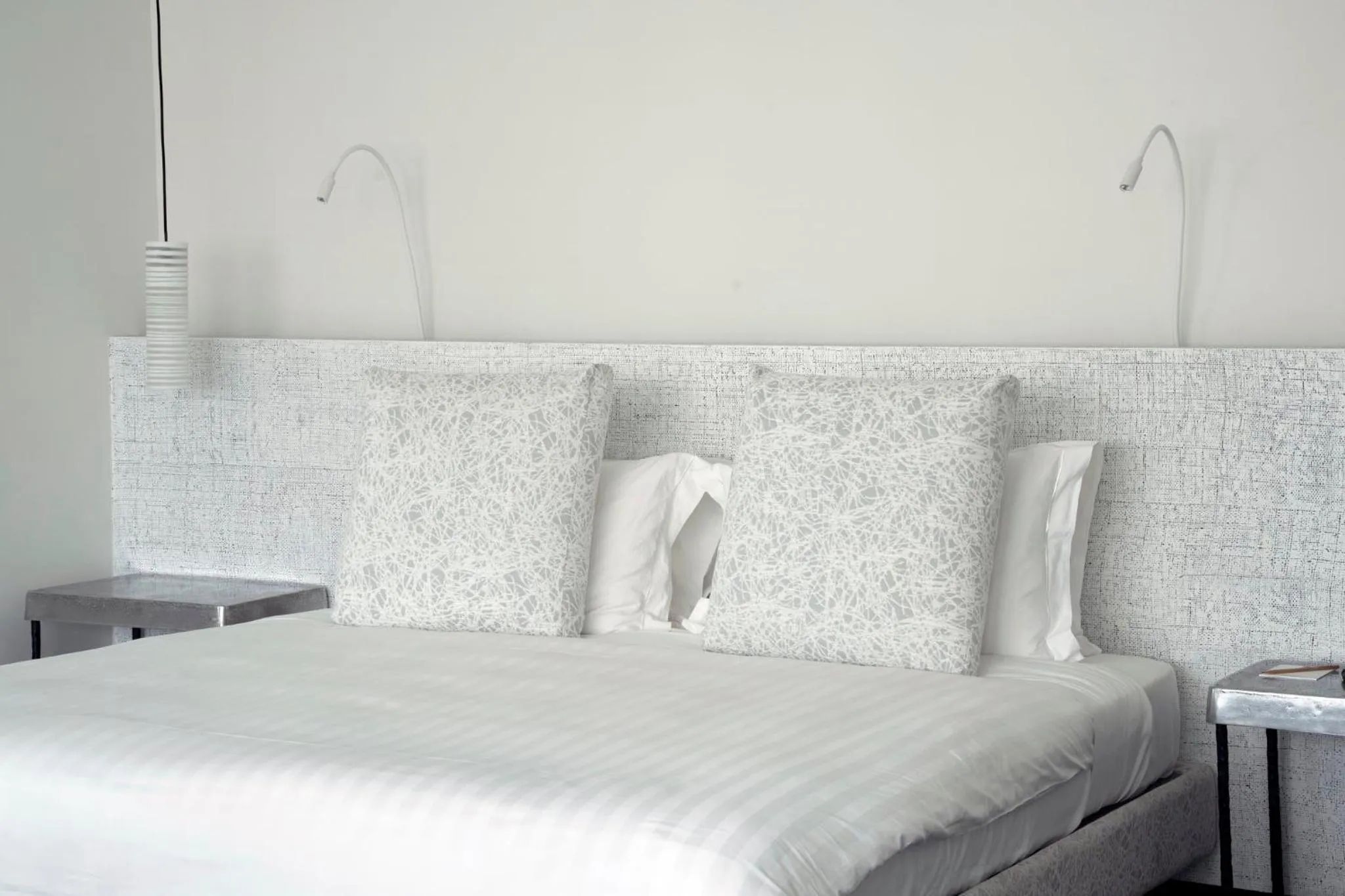 Photo of the whole room, Bed in COMO Metropolitan Bangkok