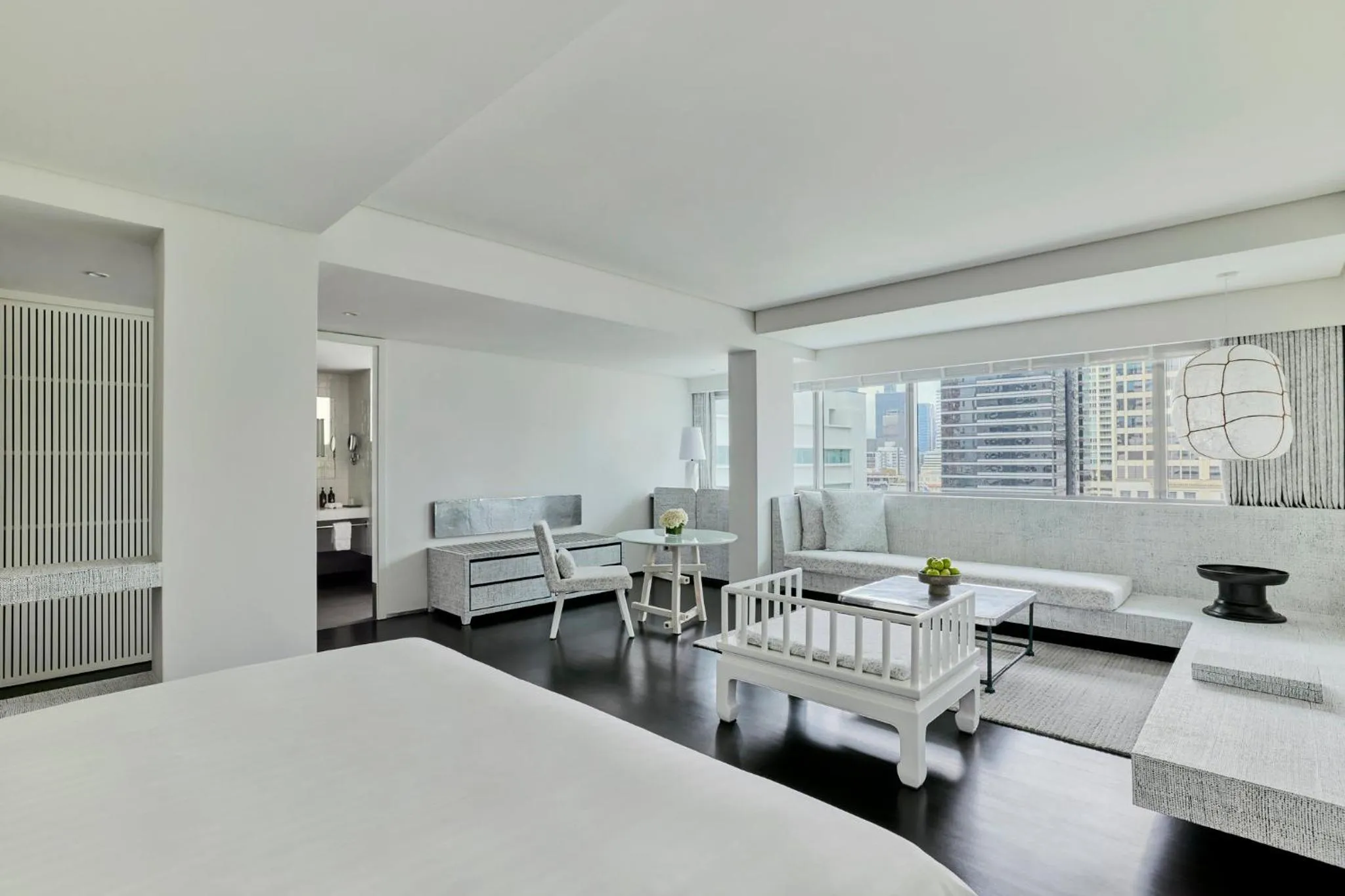 Photo of the whole room, Bed in COMO Metropolitan Bangkok