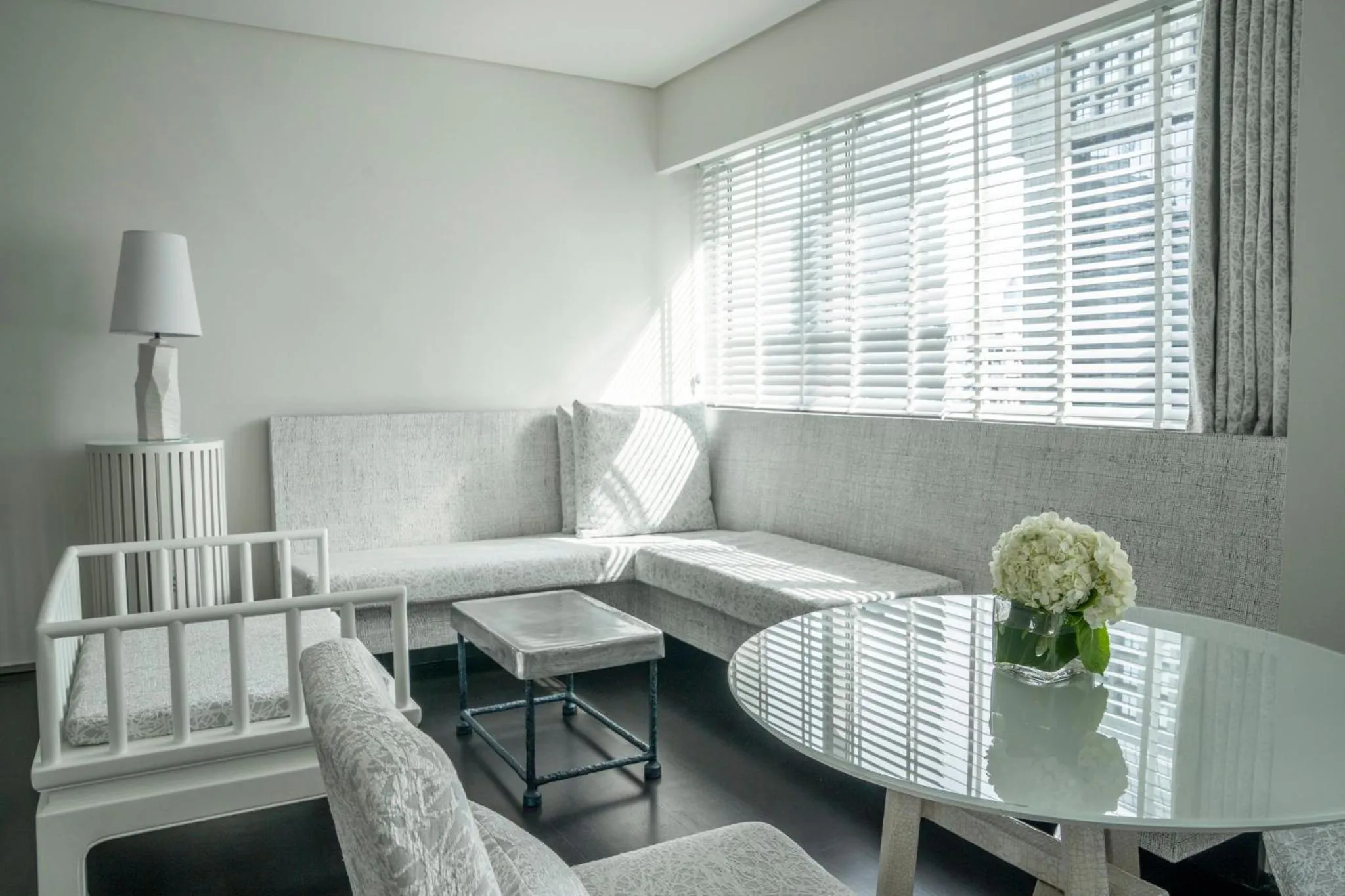 Photo of the whole room in COMO Metropolitan Bangkok