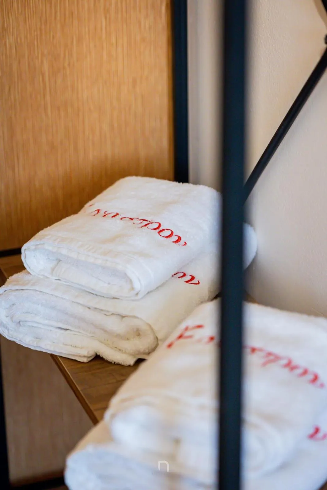 towels, Bed in Enastron