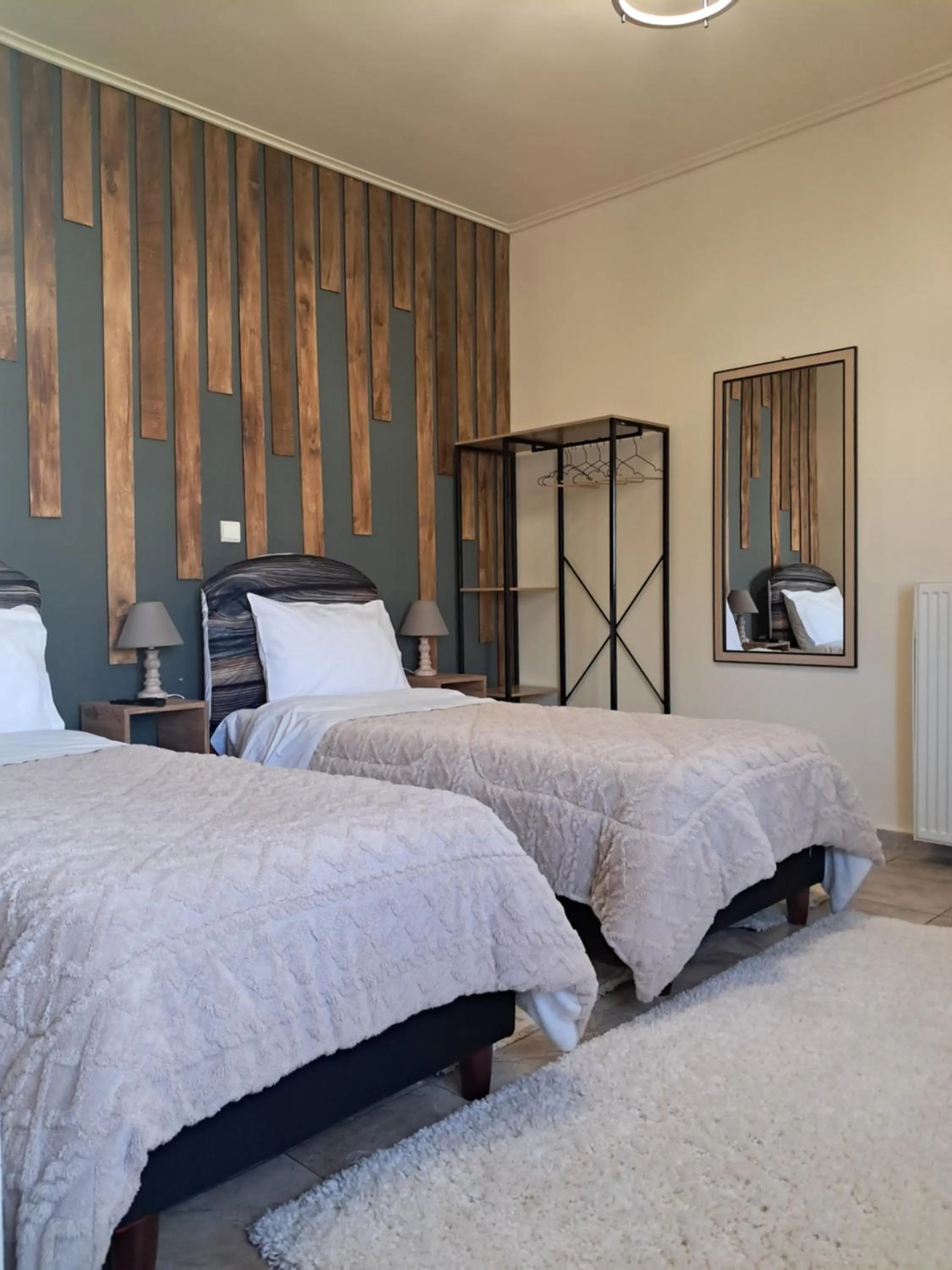 Photo of the whole room, Bed in Enastron