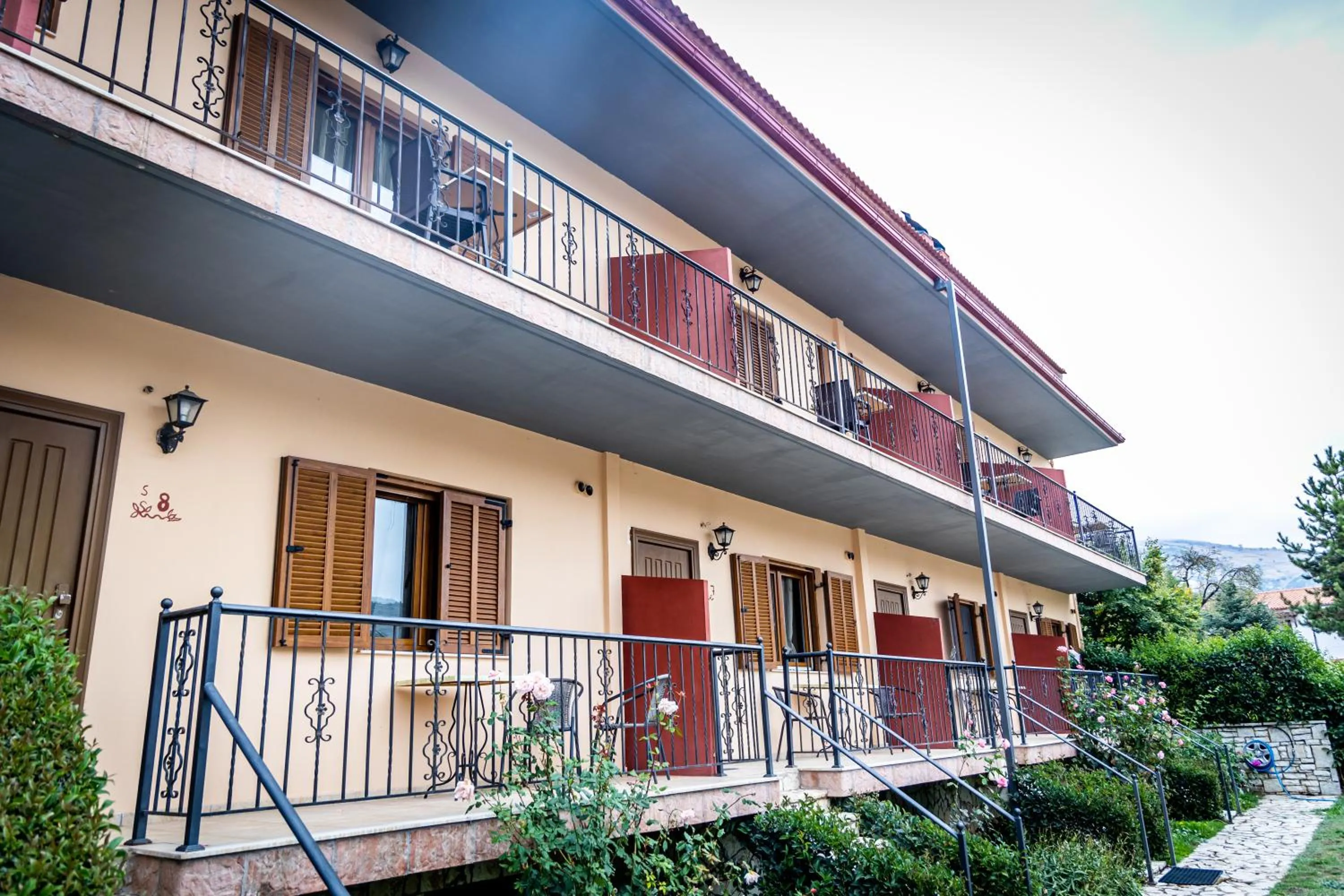 Property building in Enastron