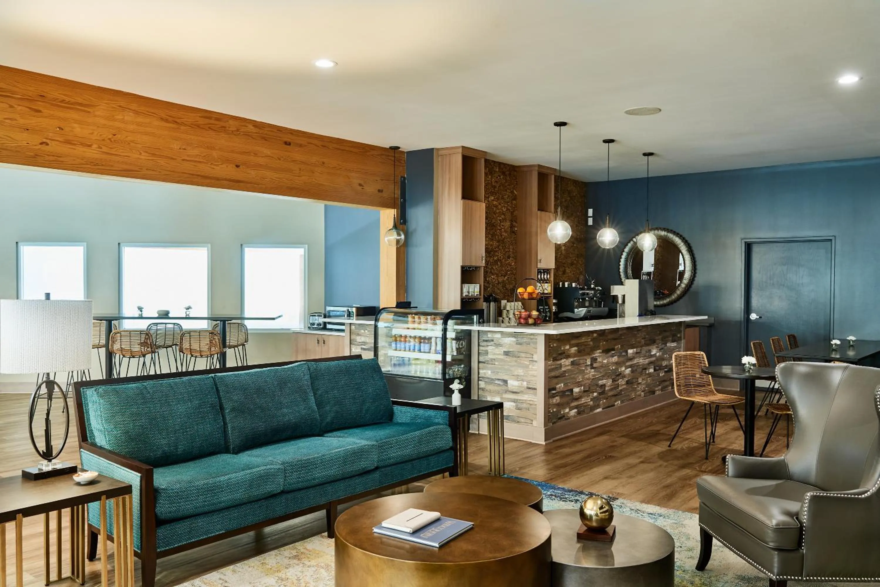 Communal lounge/ TV room in The Cove of Lake Geneva