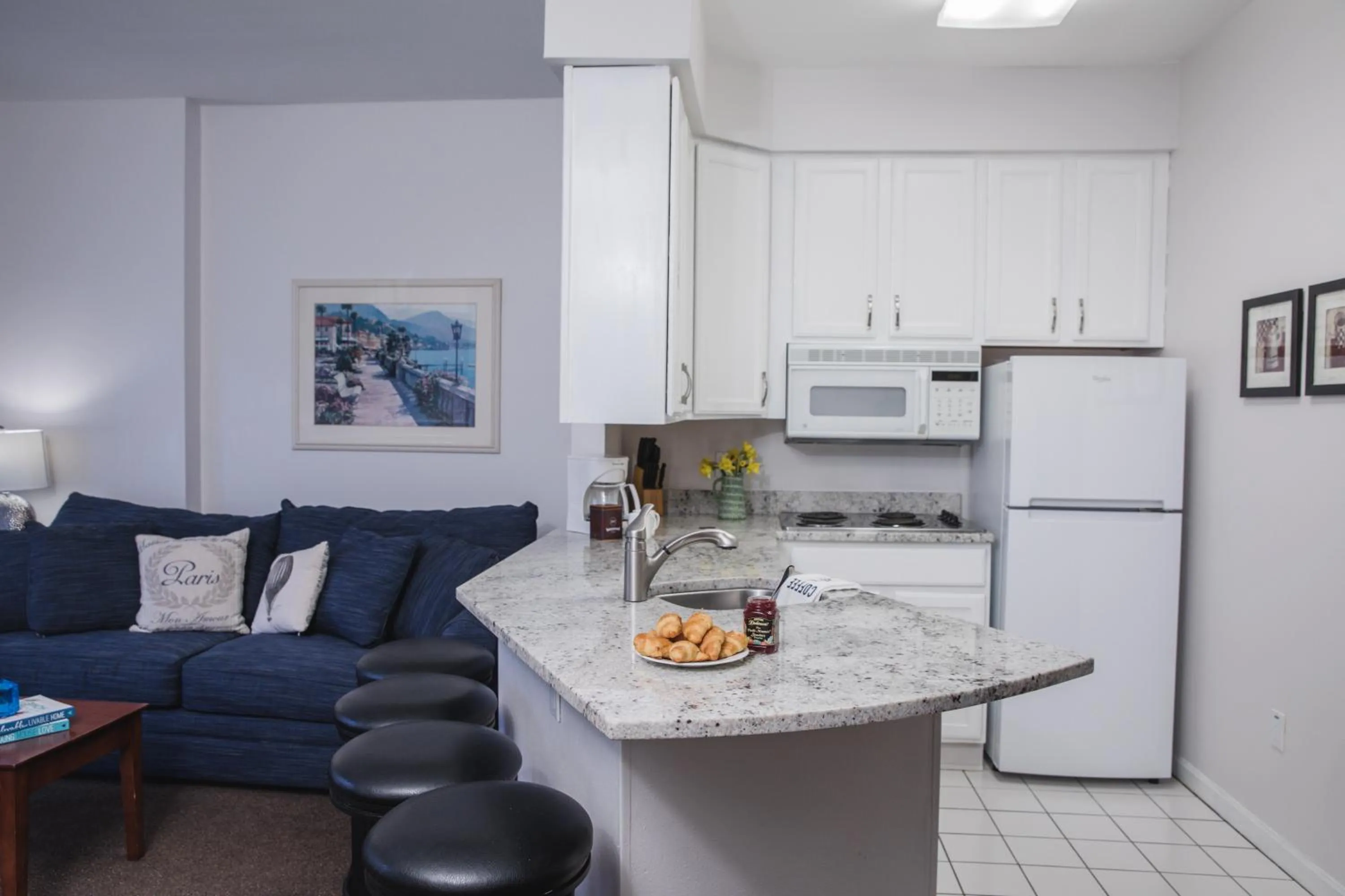 Kitchen or kitchenette in The Cove of Lake Geneva