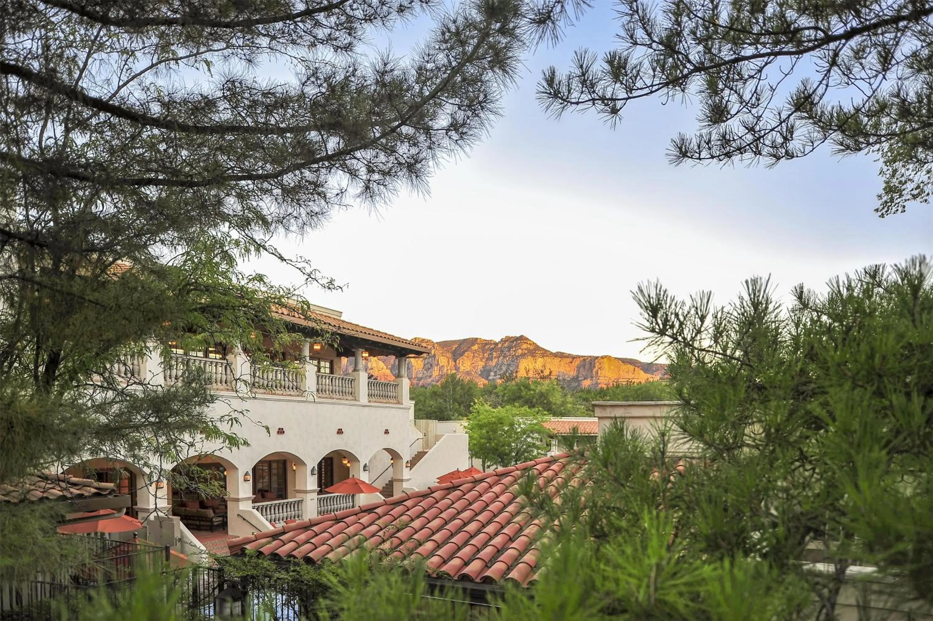 Property building in Hilton Vacation Club Los Abrigados Resort & Spa Sedona