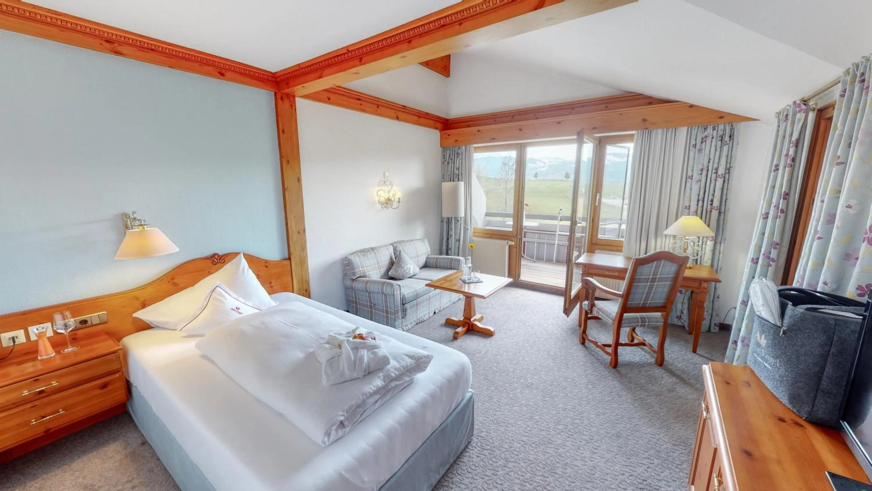 Photo of the whole room, Bed in Dein Engel