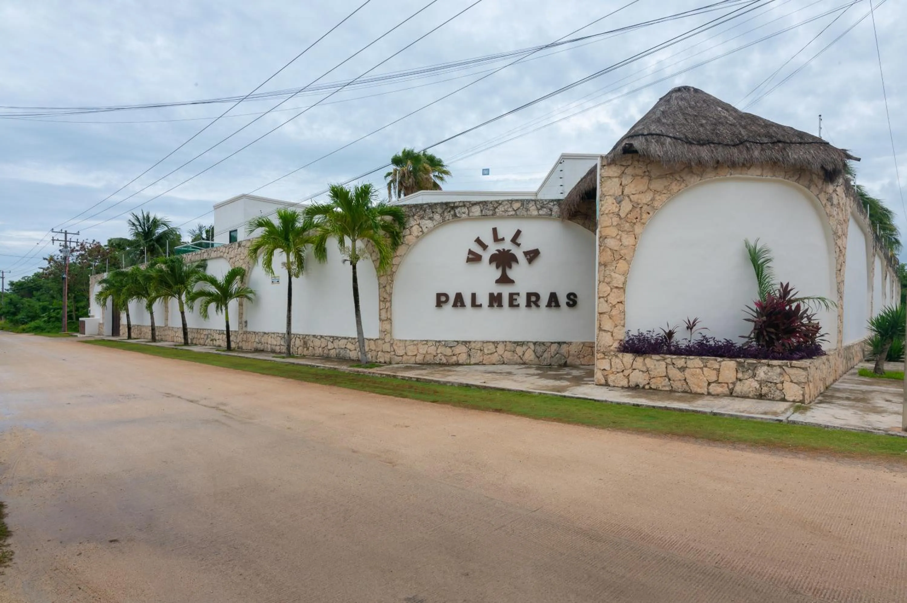 Property building in Villa Palmeras