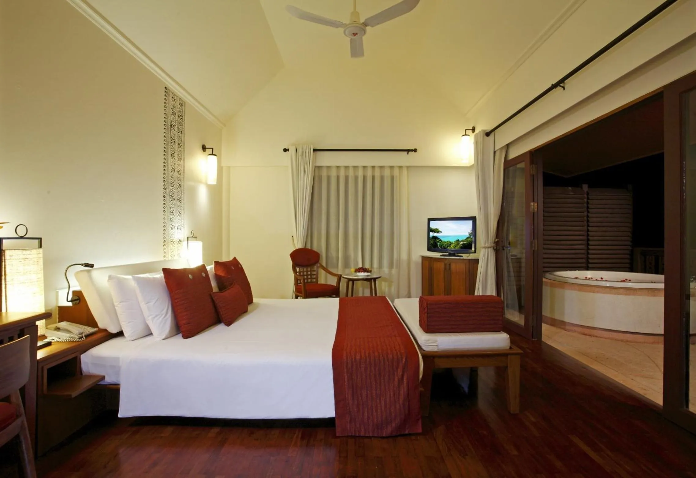 Photo of the whole room, Bed in Centara Villas Phuket