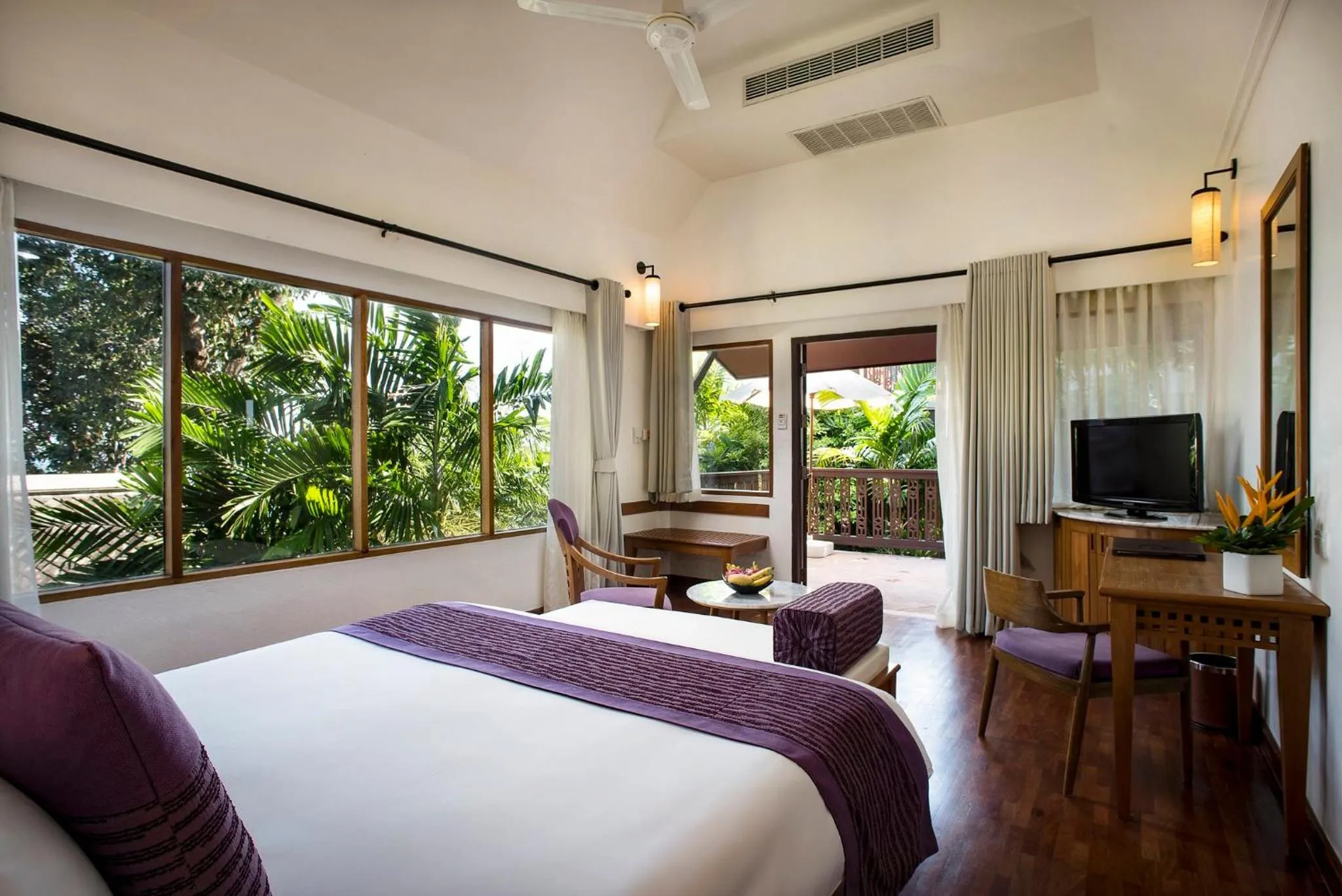 Photo of the whole room, Bed in Centara Villas Phuket
