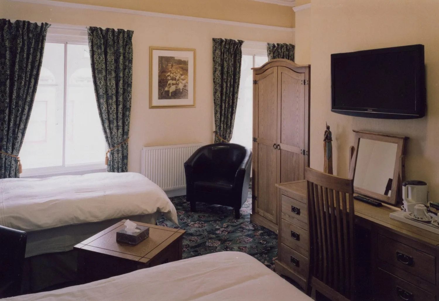 Photo of the whole room, Bed in Bank Guest House