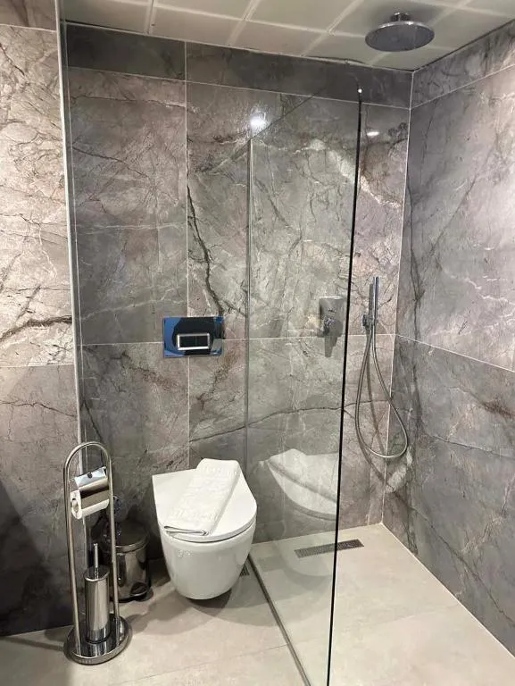 Shower in Hotel Ambrosia