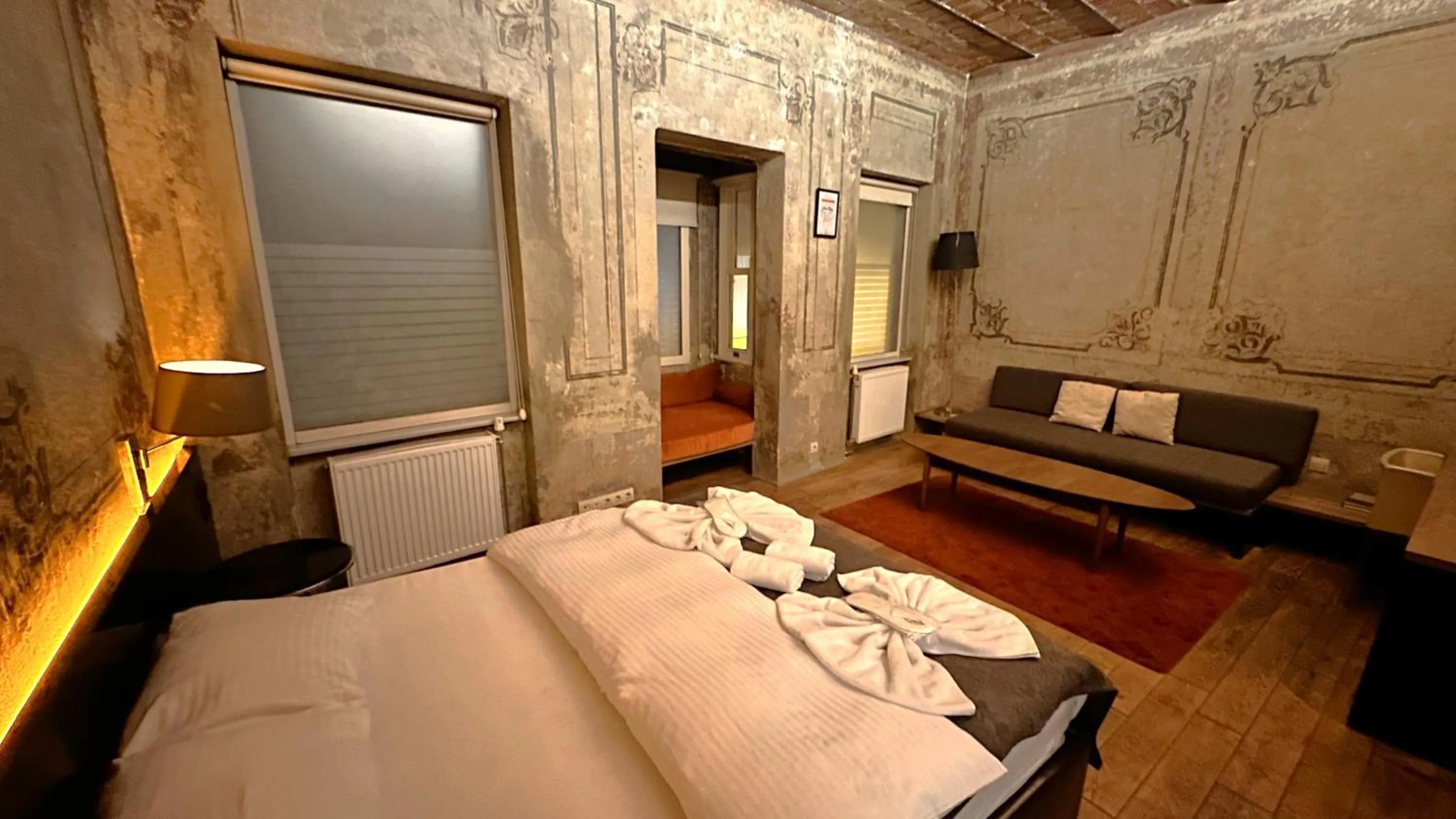 Bed in Taksim Galata Tower, Rooms Galata Historical Hotel