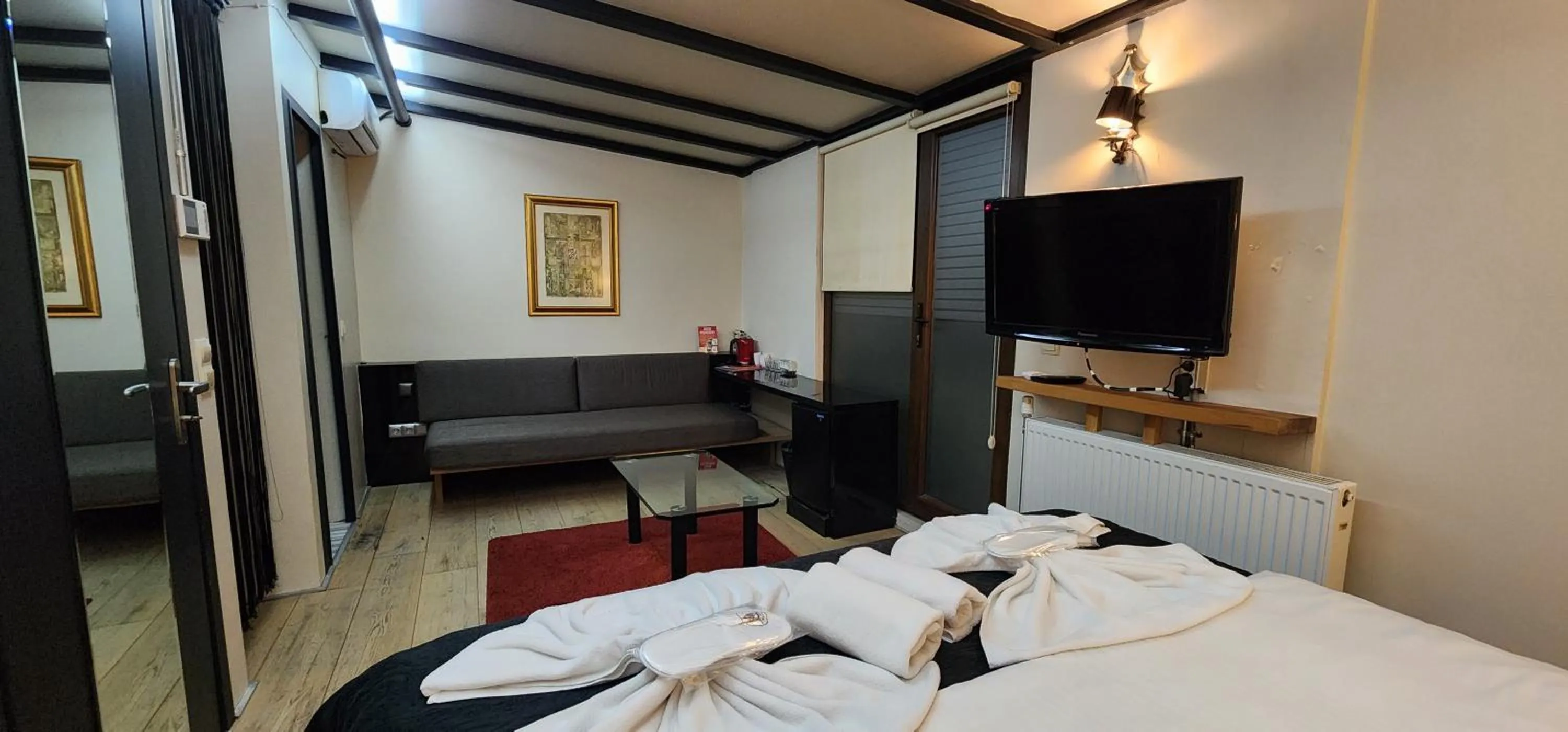 TV and multimedia, Bed in Taksim Galata Tower, Rooms Galata Historical Hotel