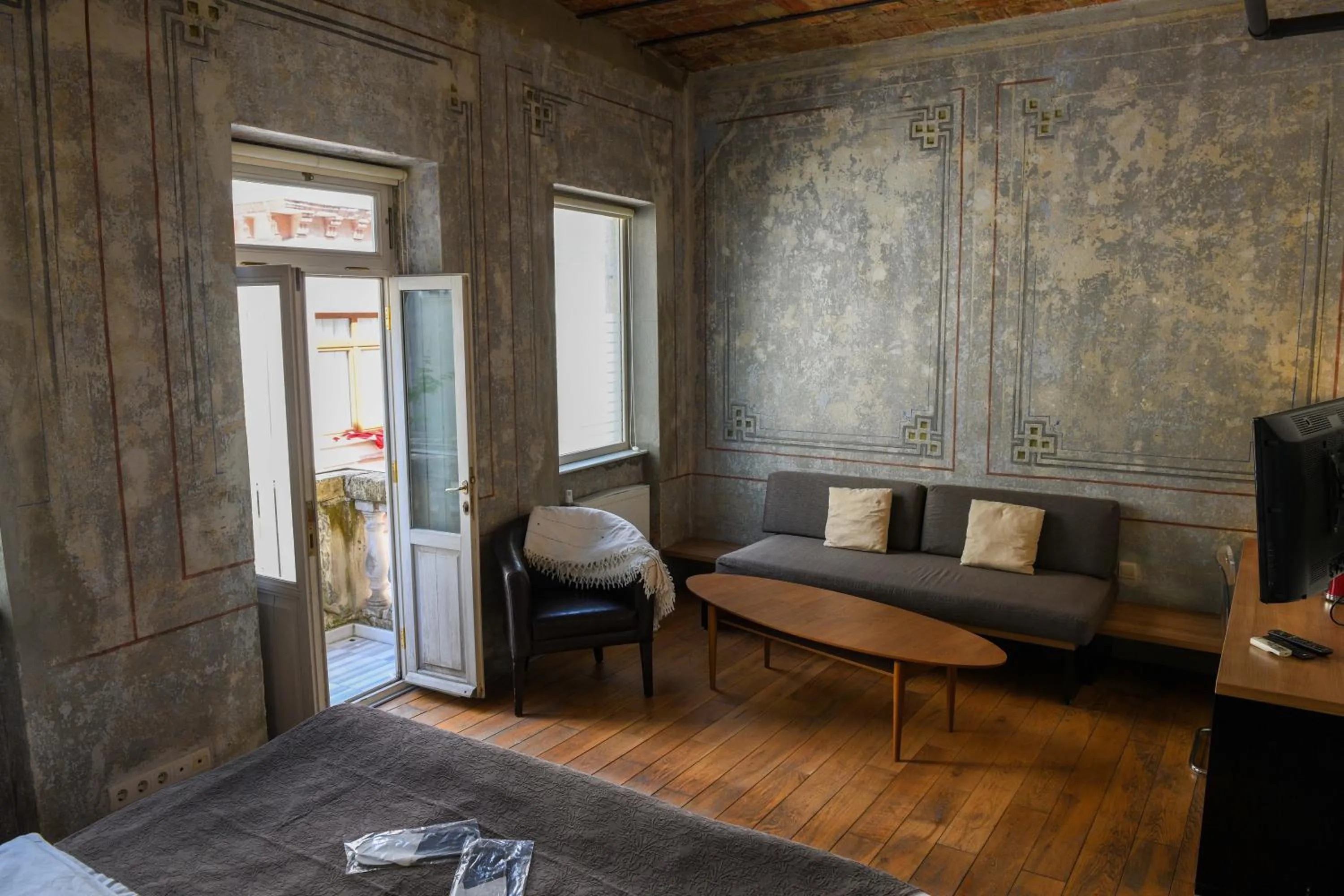 Living room in Taksim Galata Tower, Rooms Galata Historical Hotel