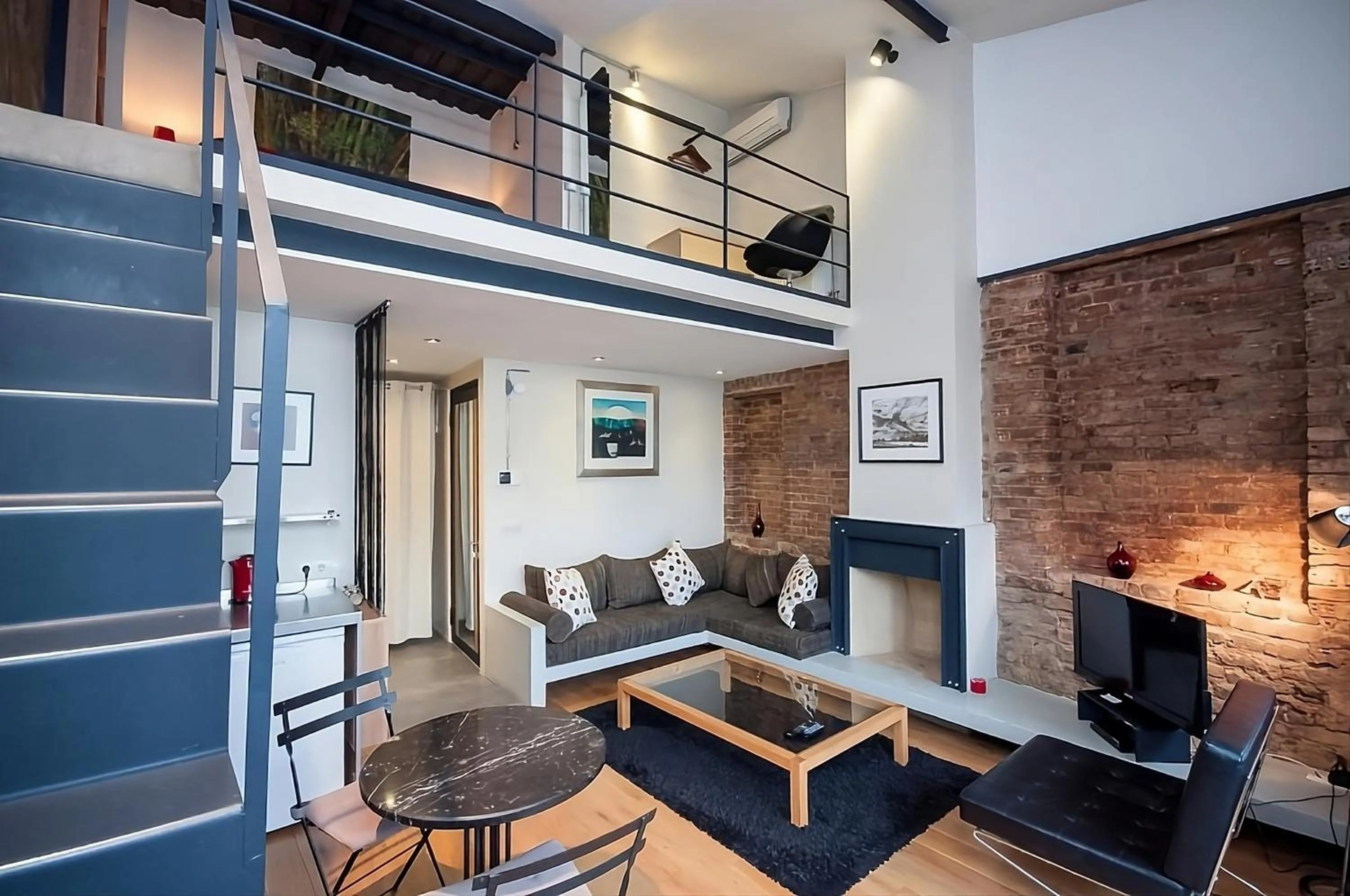 Photo of the whole room in Taksim Galata Tower, Rooms Galata Historical Hotel