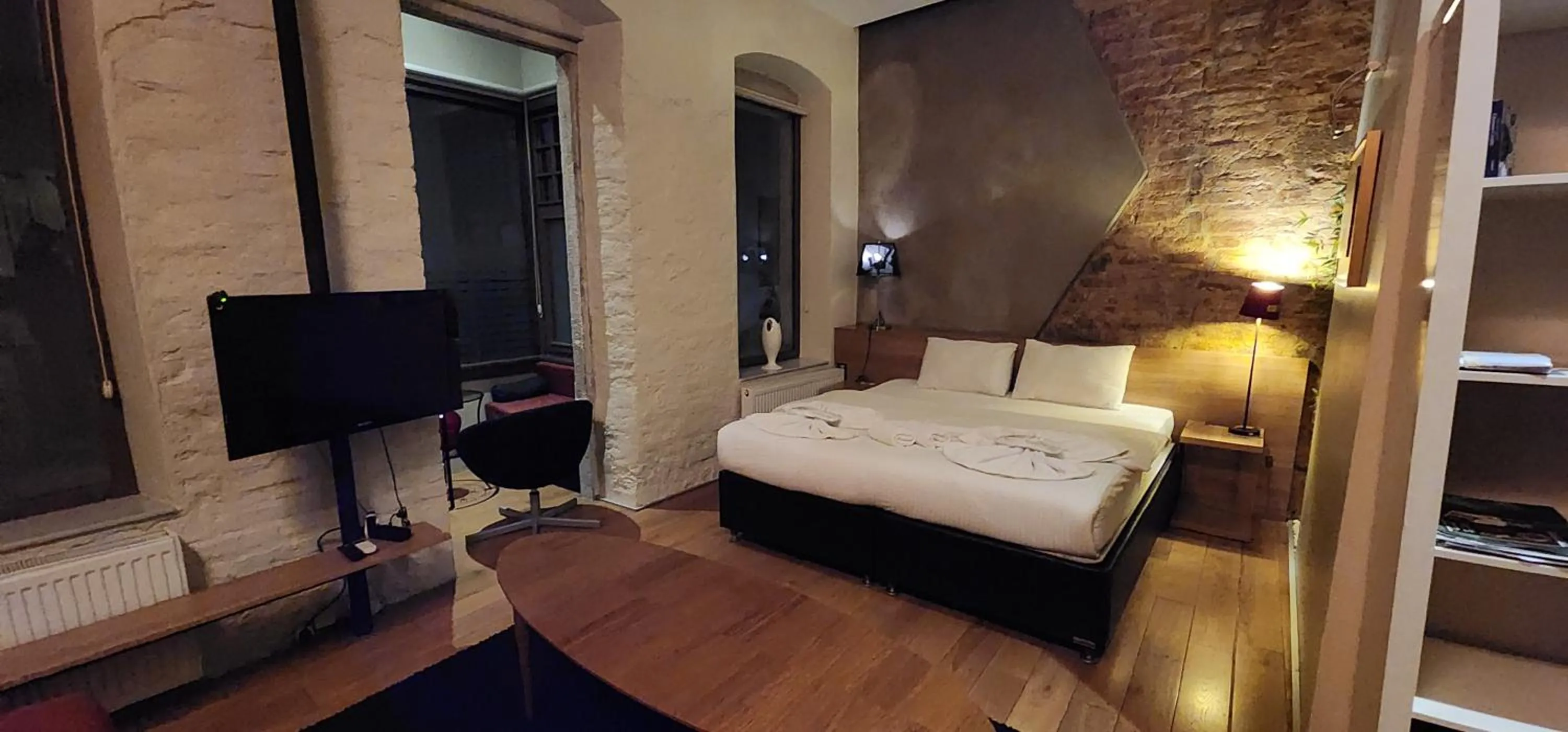 Communal lounge/ TV room, Bed in Taksim Galata Tower, Rooms Galata Historical Hotel