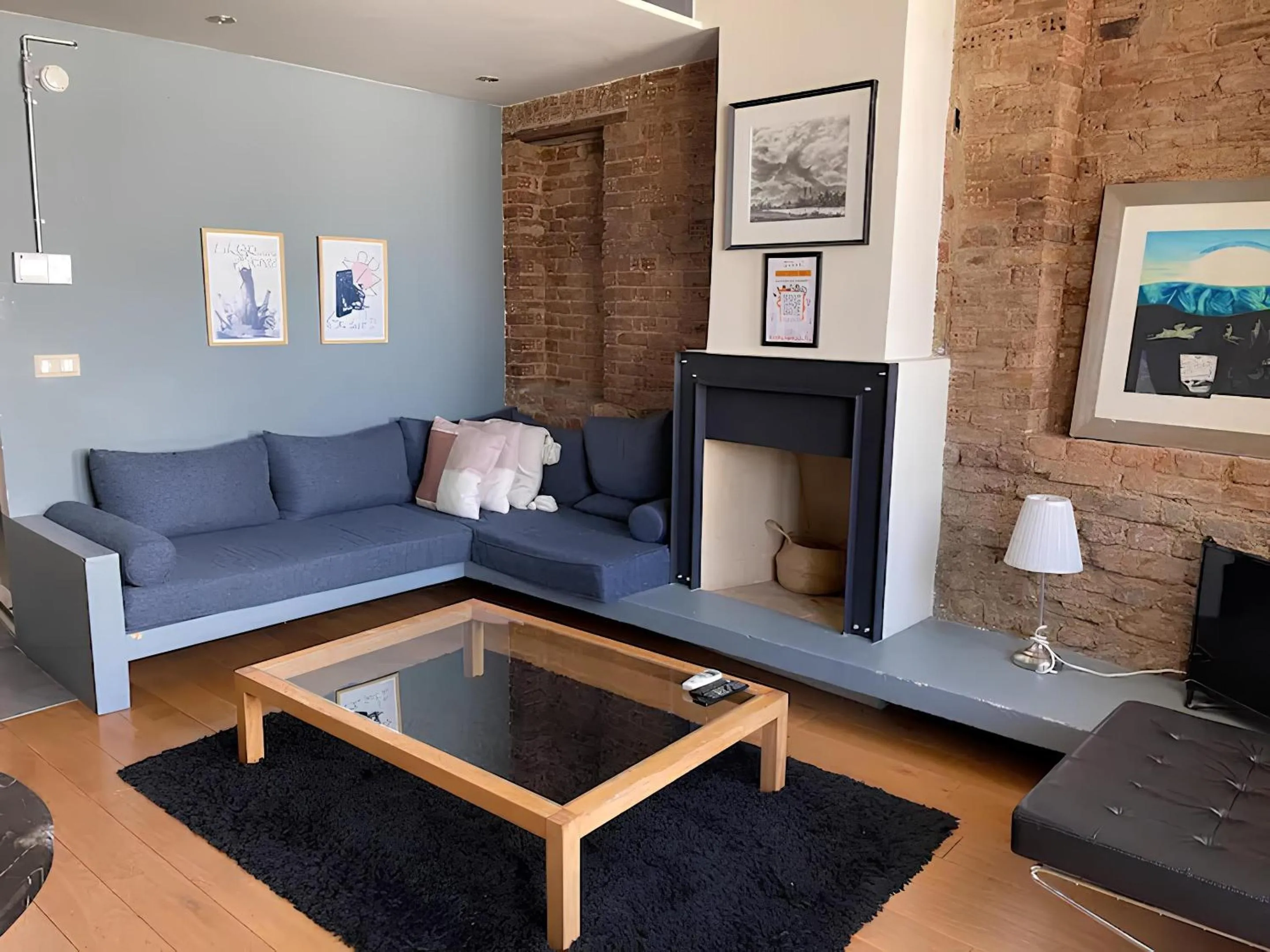 TV and multimedia in Taksim Galata Tower, Rooms Galata Historical Hotel