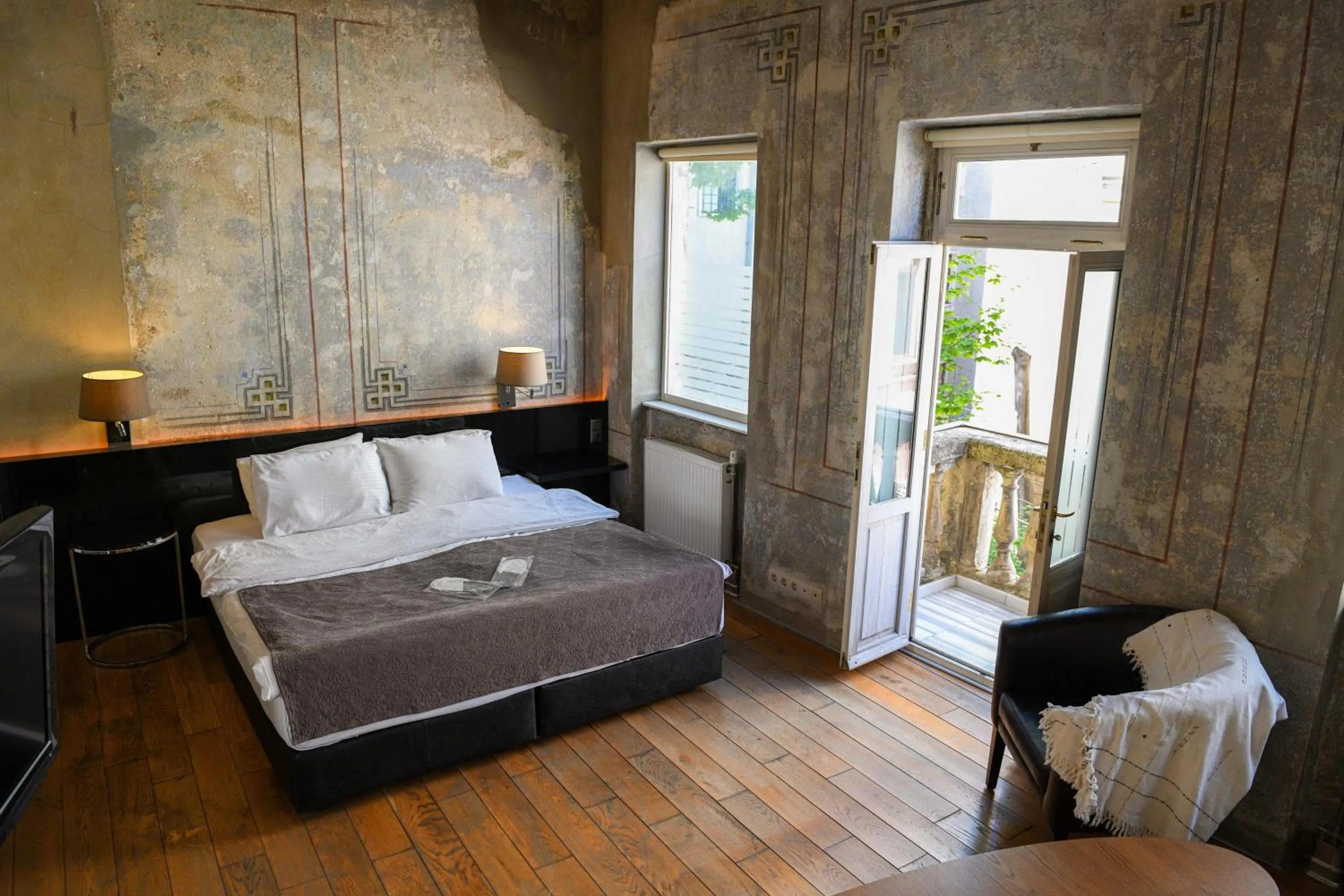 Bed in Taksim Galata Tower, Rooms Galata Historical Hotel