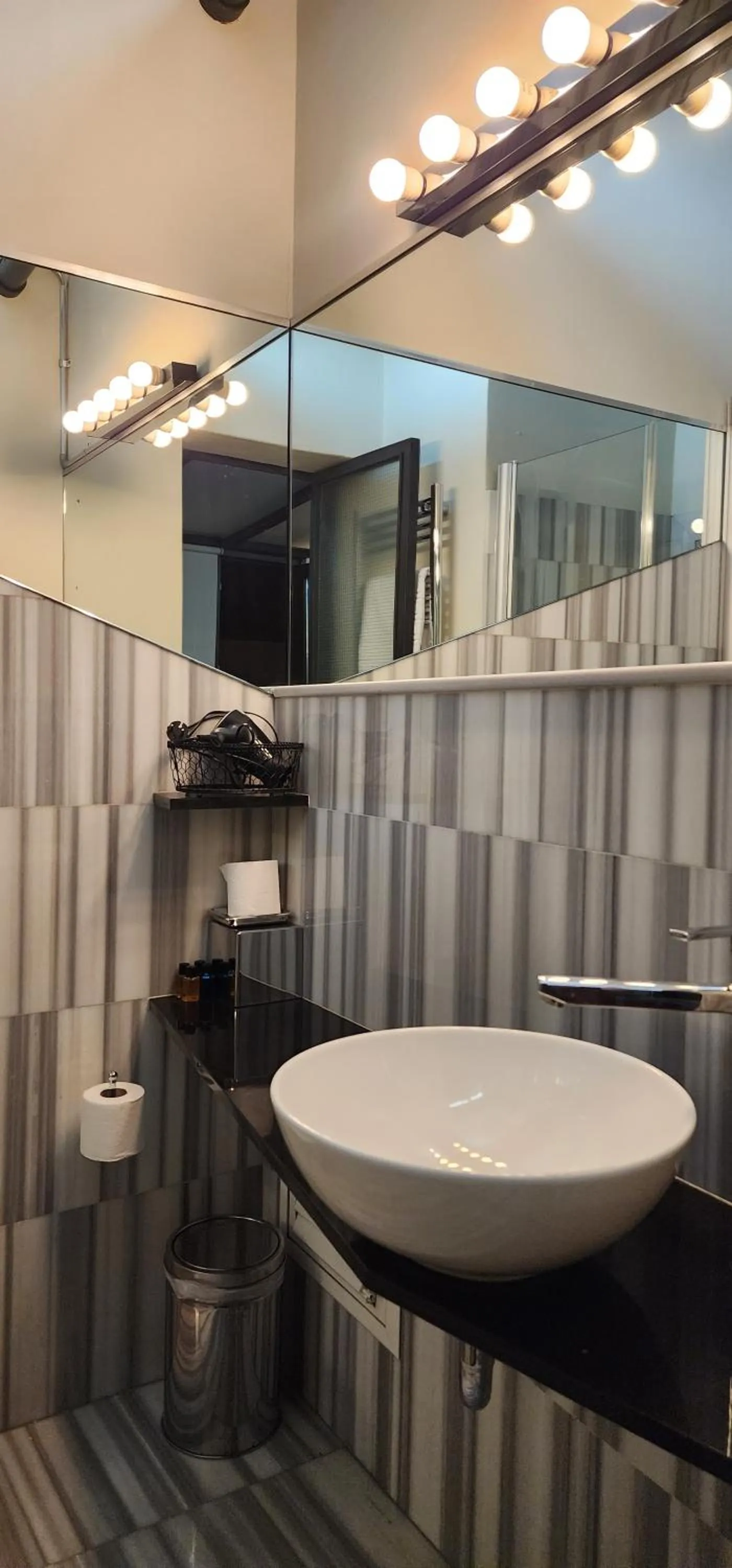 Shower in Taksim Galata Tower, Rooms Galata Historical Hotel