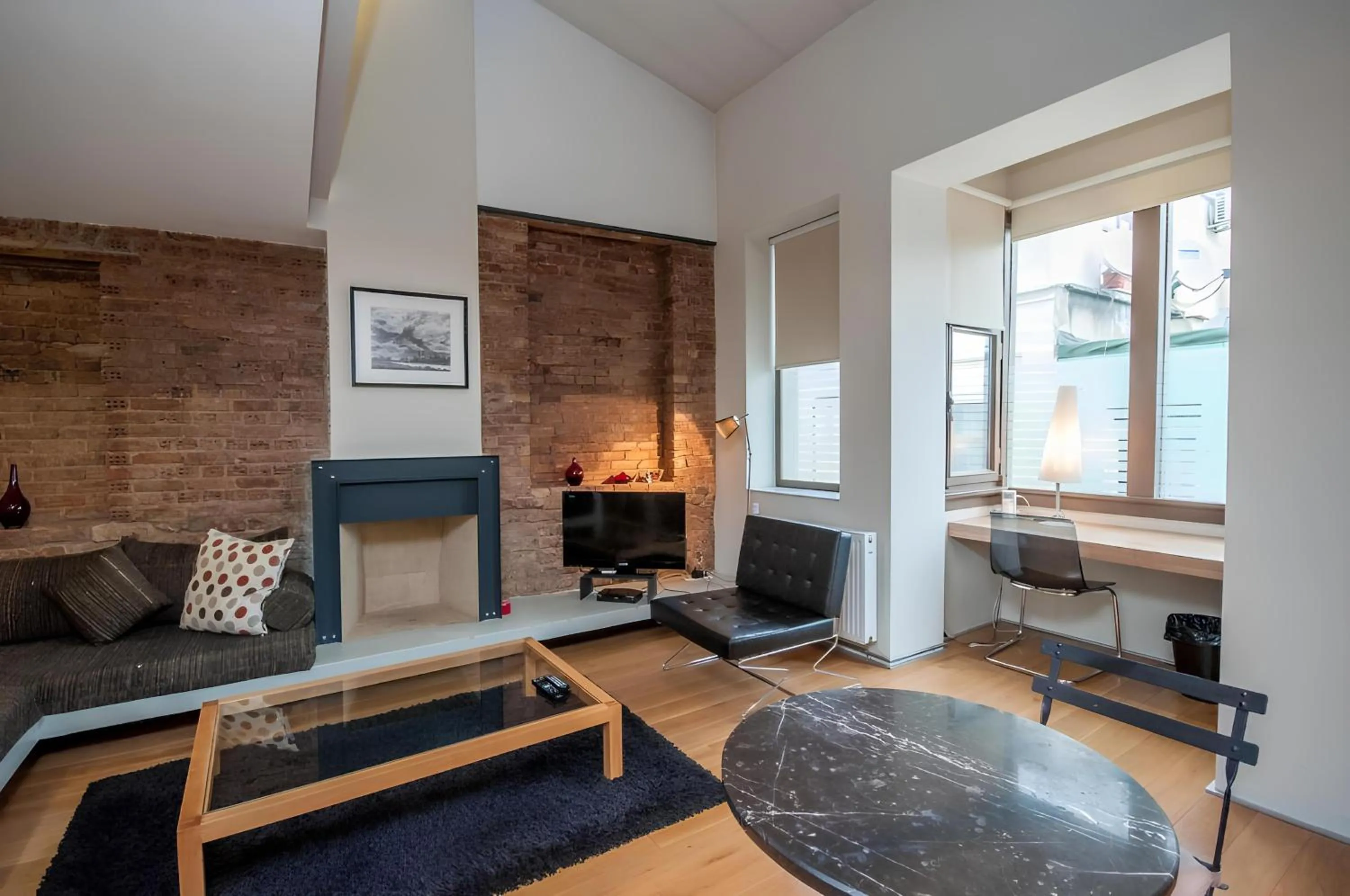 Living room in Taksim Galata Tower, Rooms Galata Historical Hotel