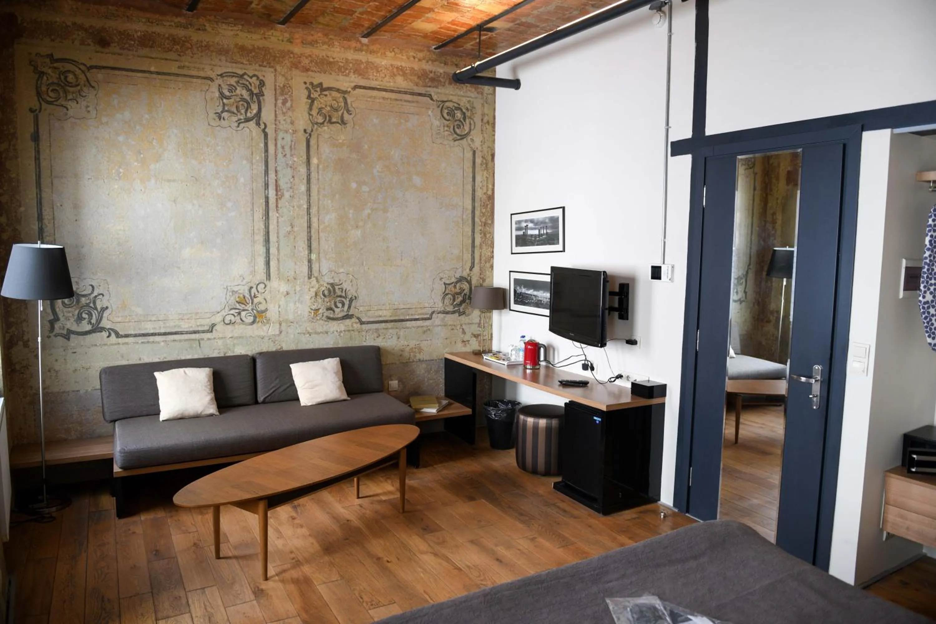 TV and multimedia in Taksim Galata Tower, Rooms Galata Historical Hotel