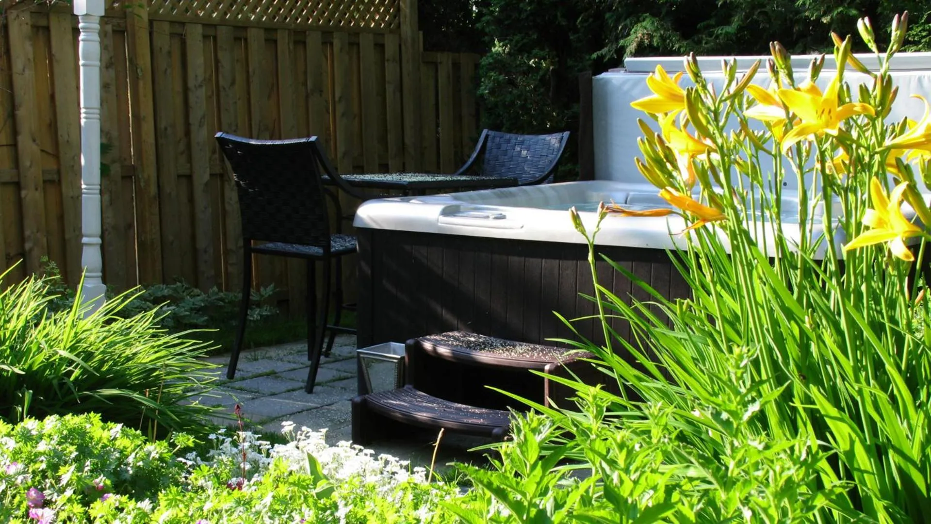 Garden in La Belle Victorienne