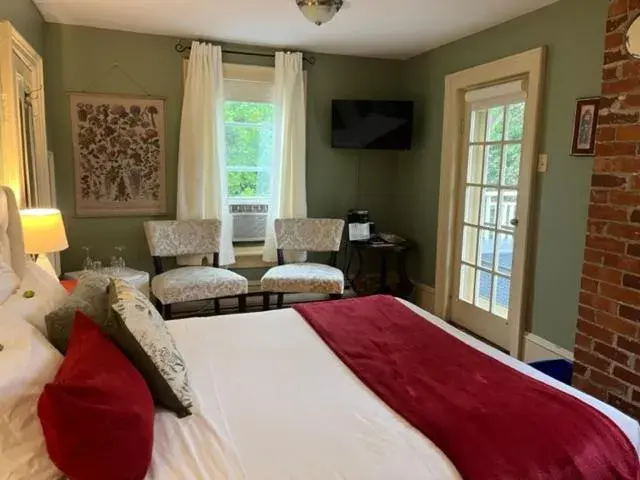 Superior Queen Room with Balcony (Merry 8) in La Belle Victorienne Superior Queen Room with Balcony (Merry 8) in La Belle Victorienne