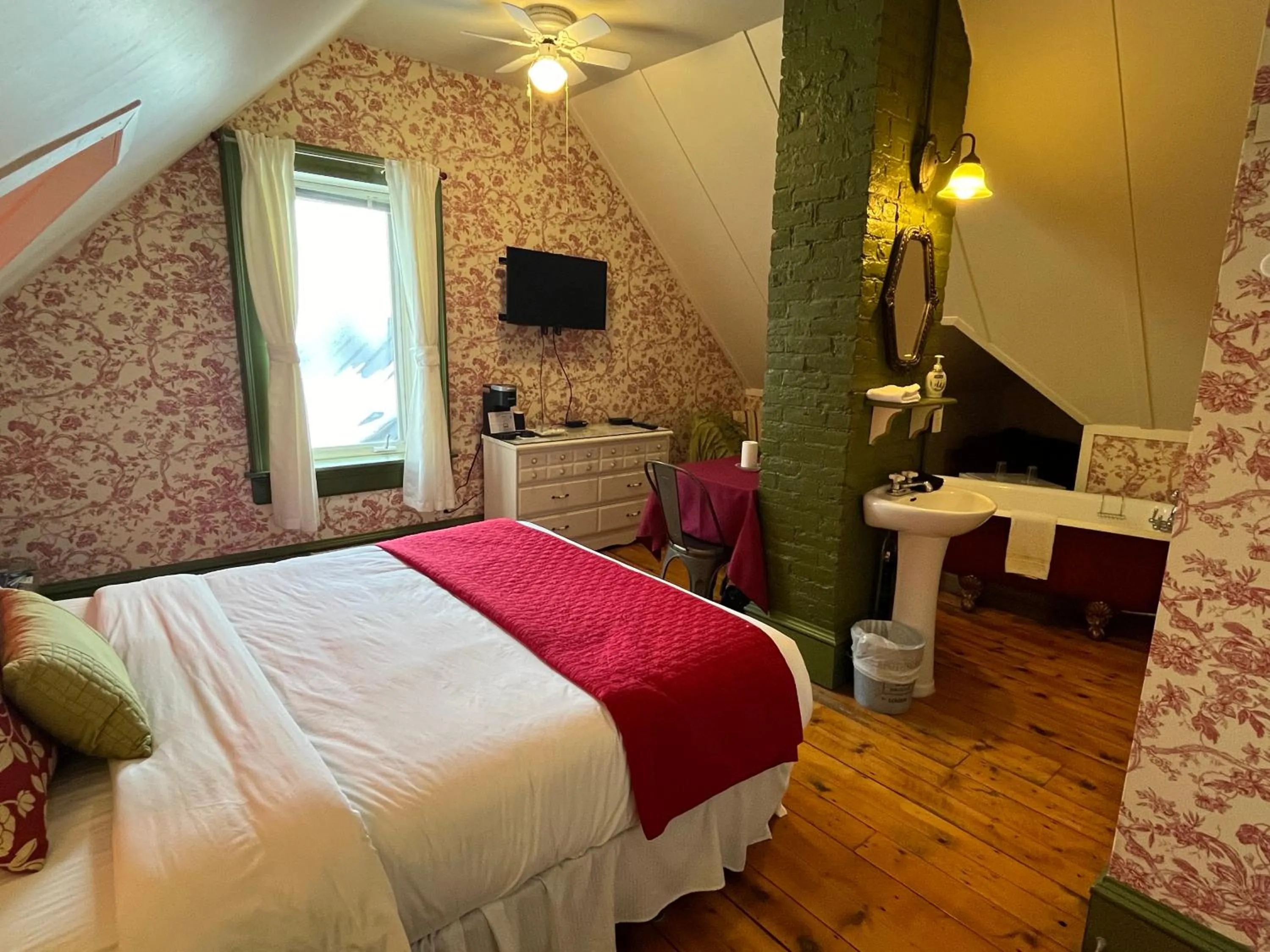 Bed in La Belle Victorienne