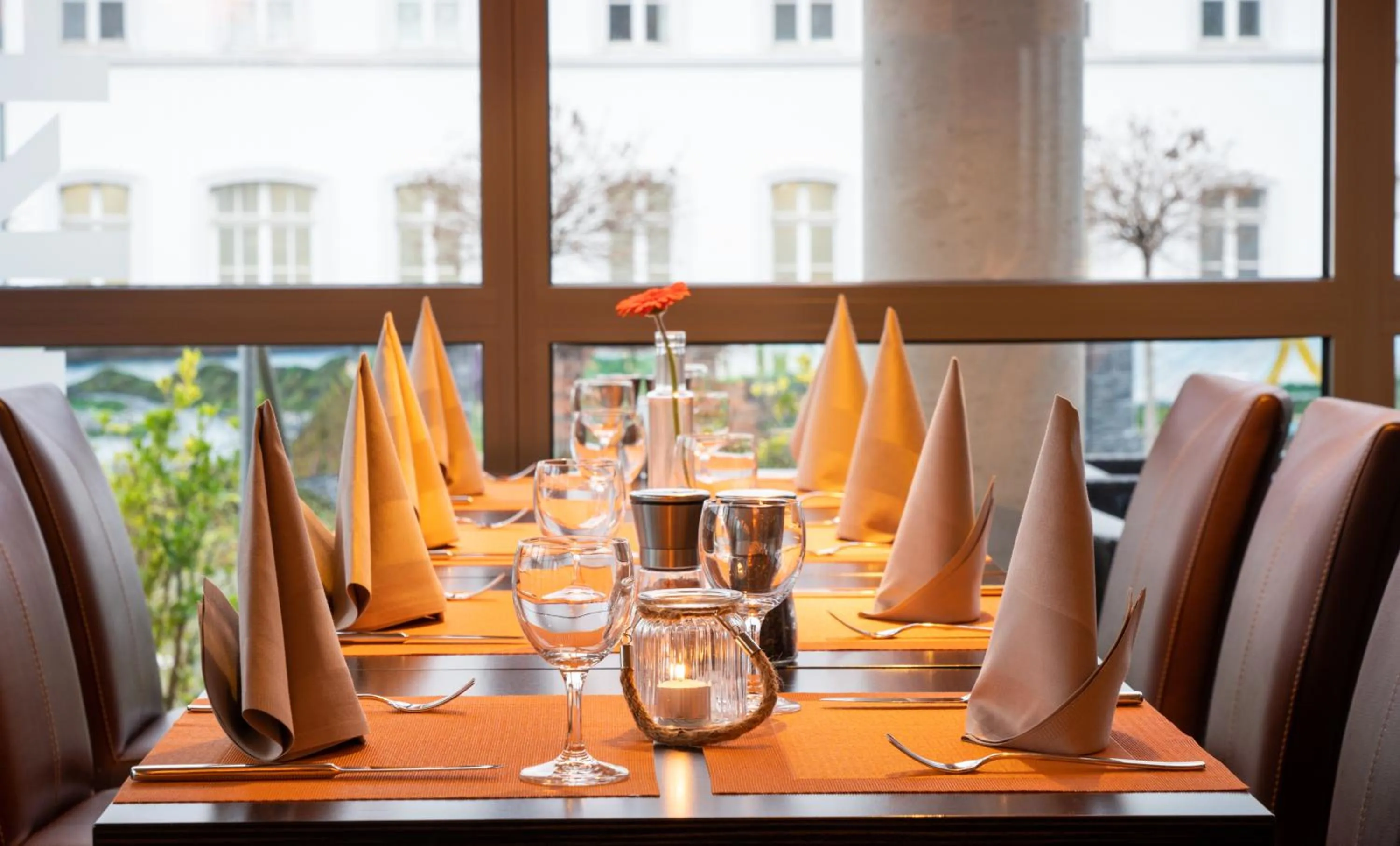 Restaurant/places to eat in Food Hotel