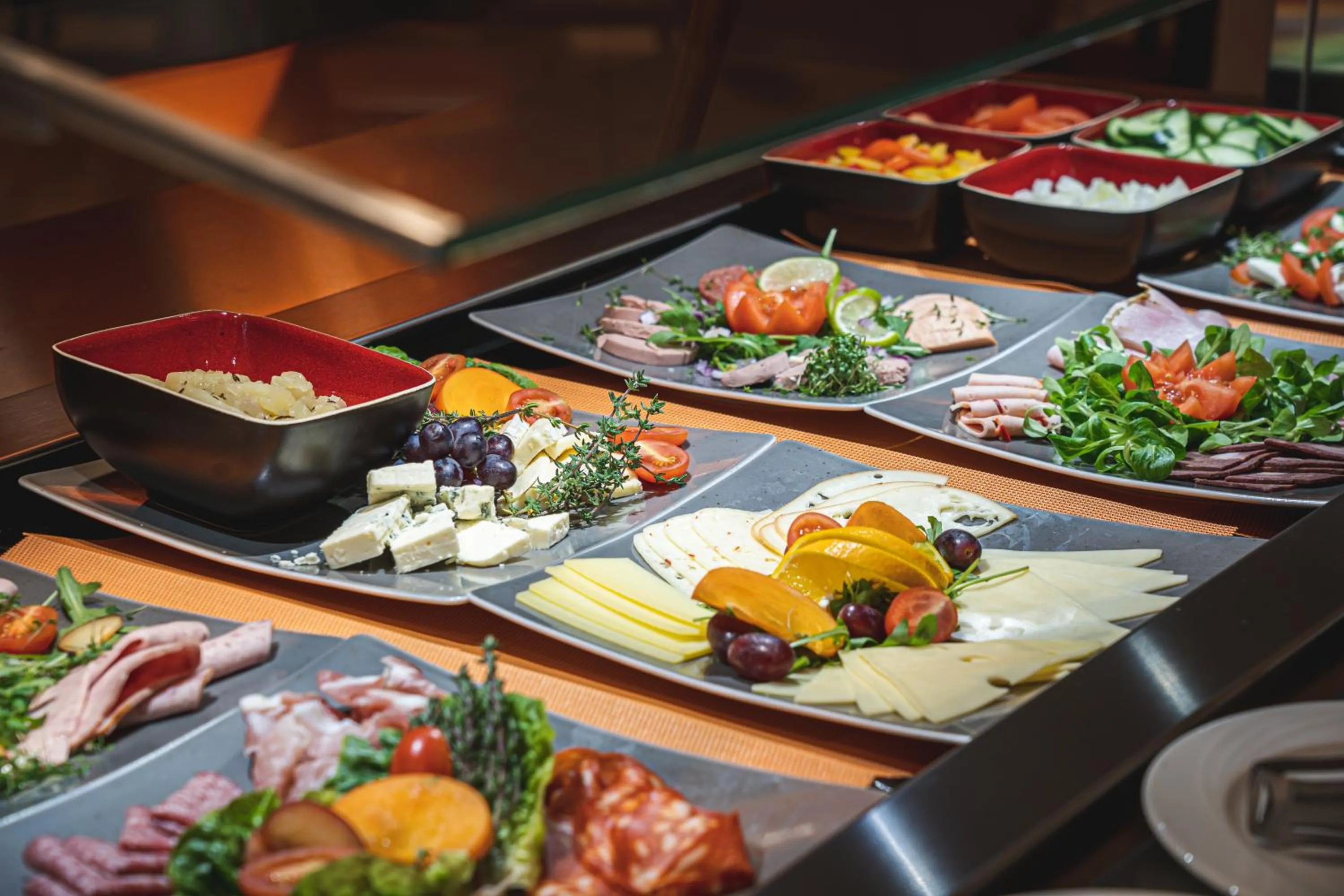 Restaurant/places to eat in Food Hotel