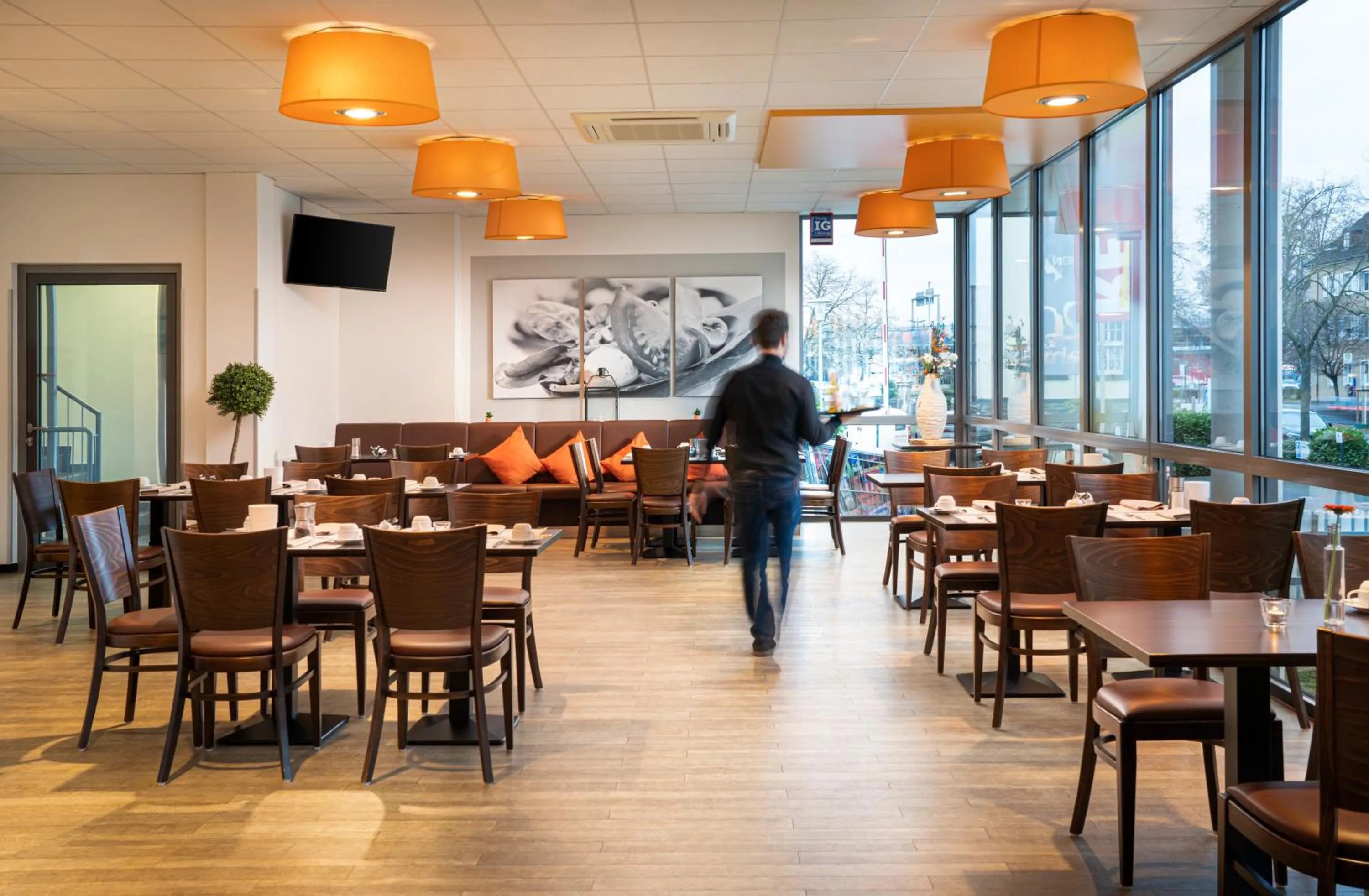 Restaurant/places to eat in Food Hotel