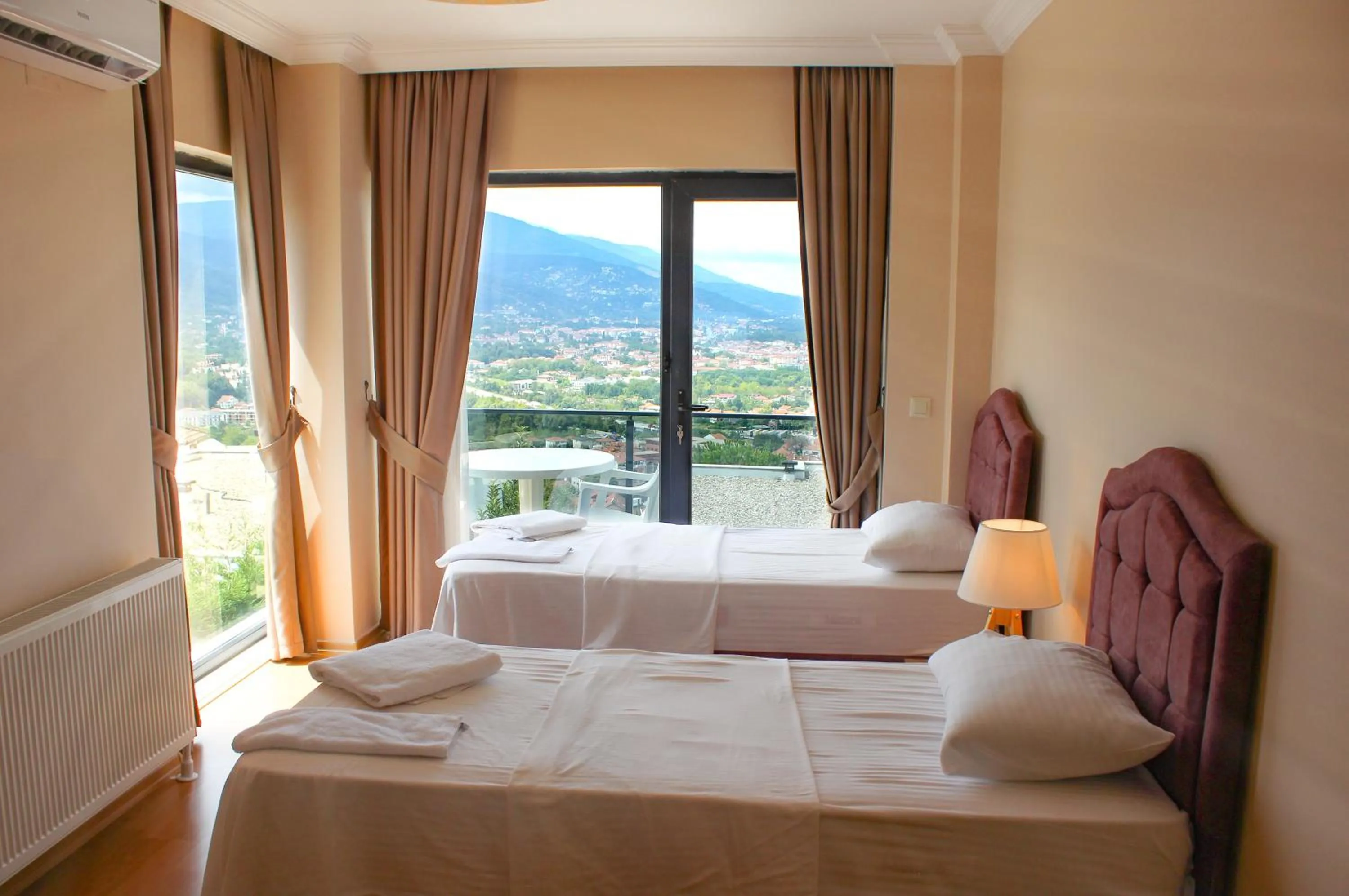 Photo of the whole room, Bed in Sawsana Villalari