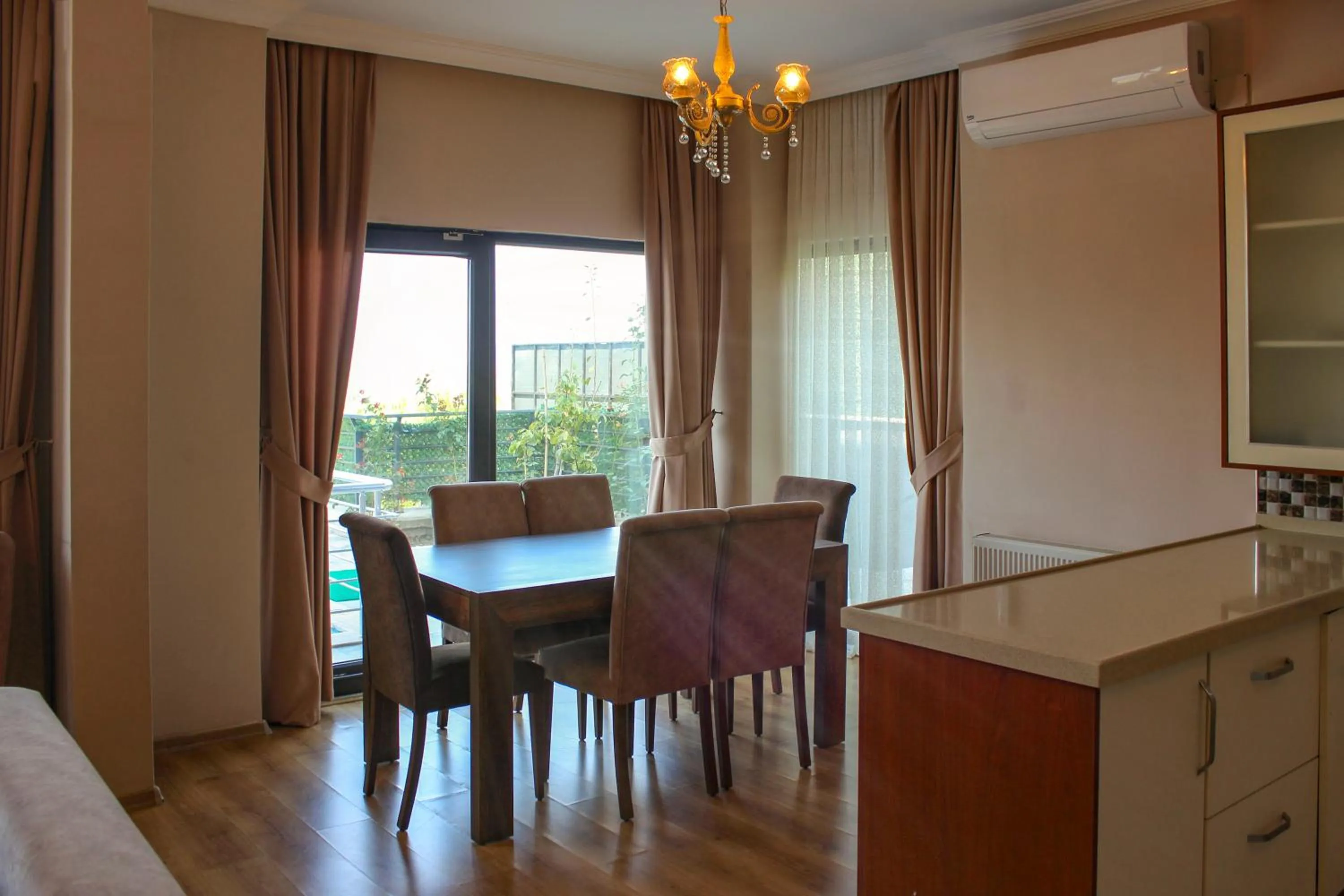 Dining area in Sawsana Villalari