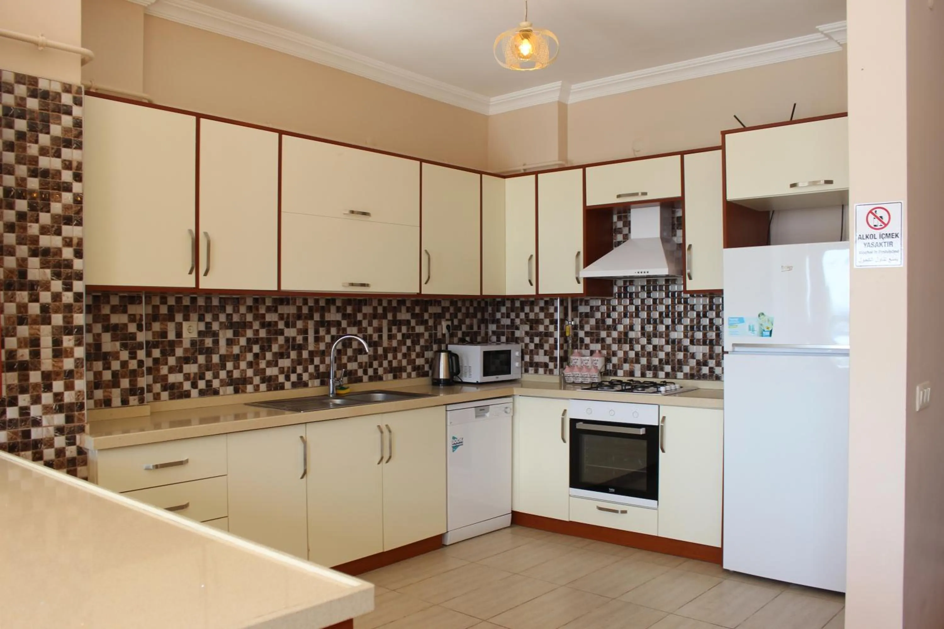 Kitchen or kitchenette in Sawsana Villalari