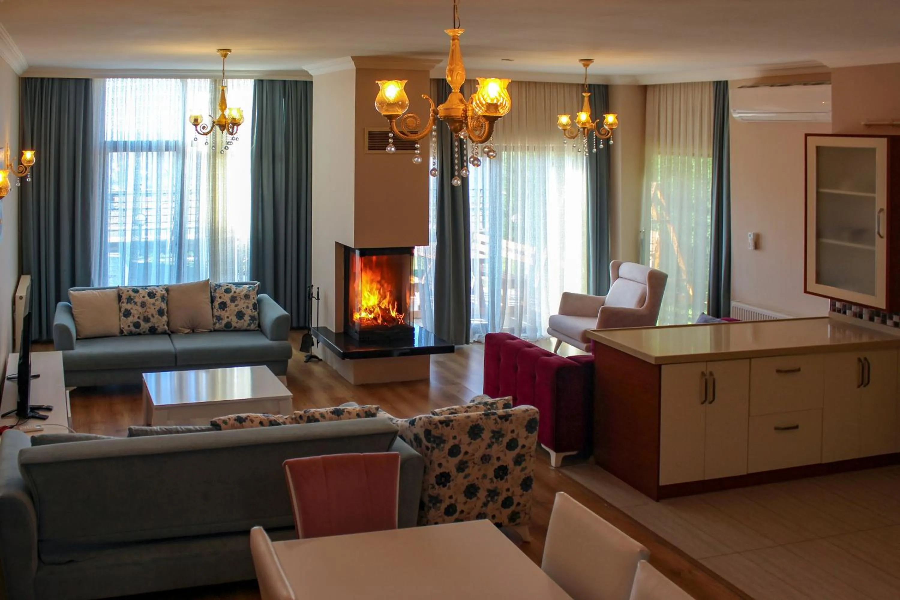 TV and multimedia in Sawsana Villalari