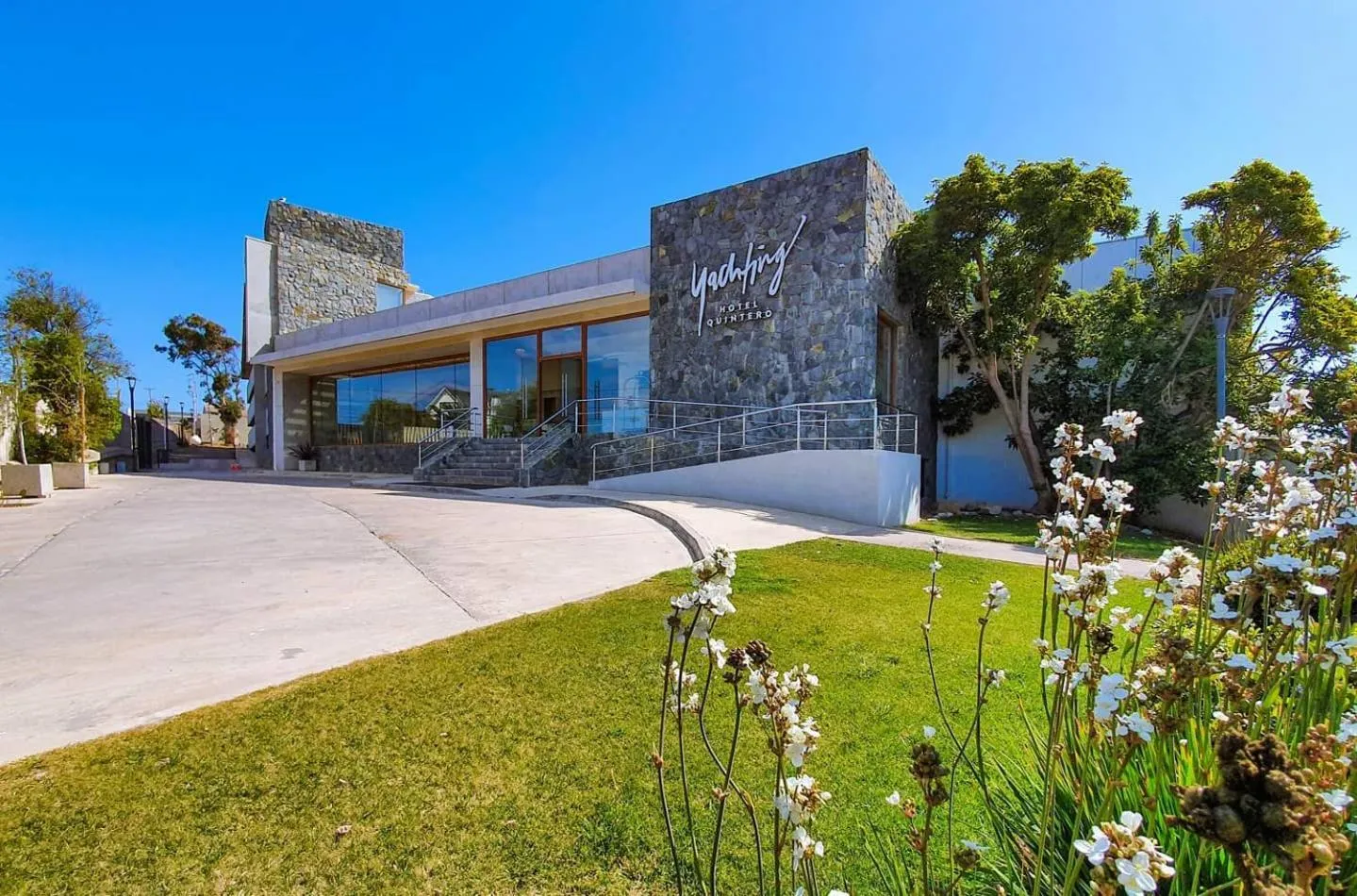Facade/entrance in Yachting Hotel Quintero