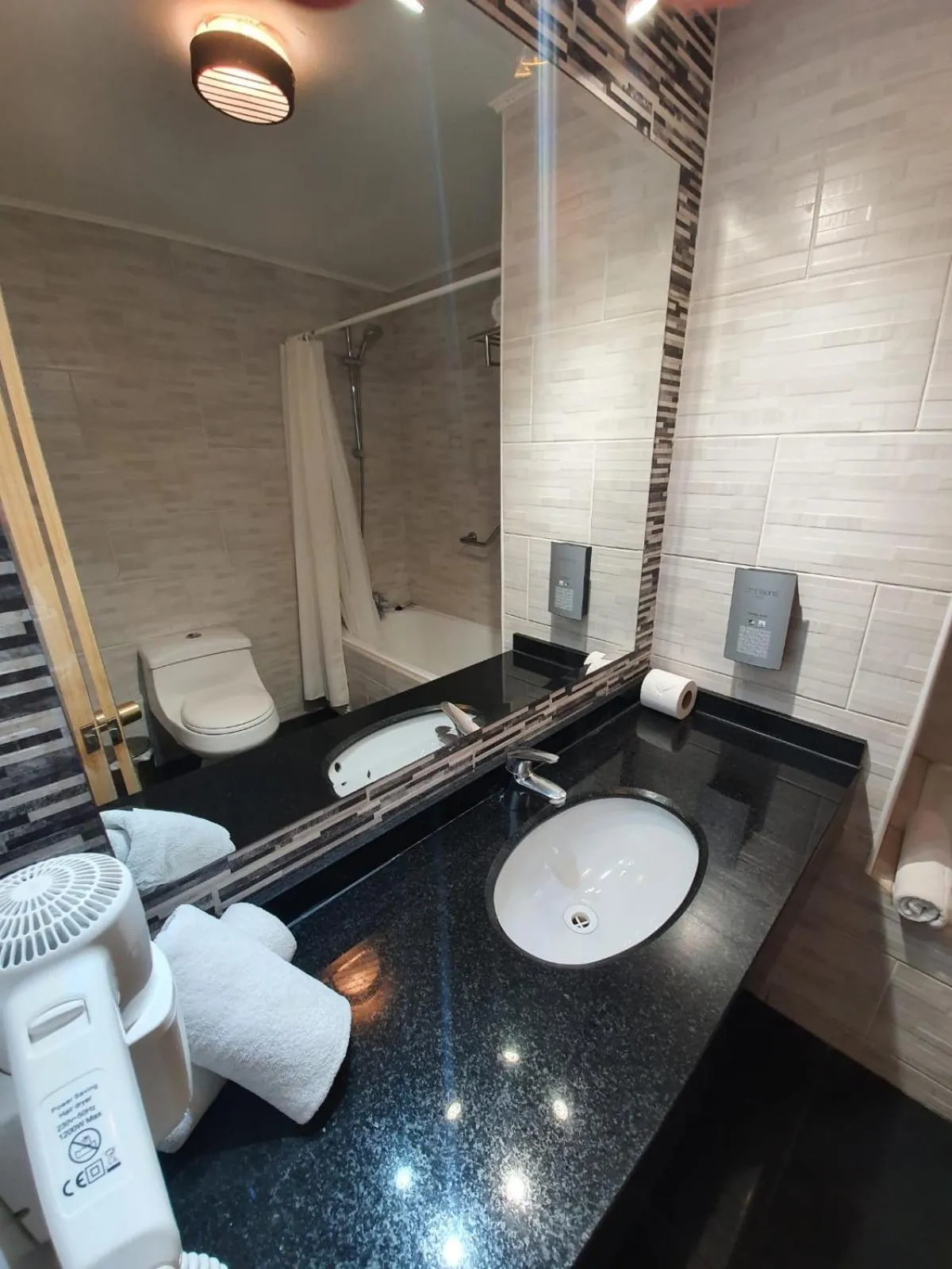 Bathroom in Yachting Hotel Quintero