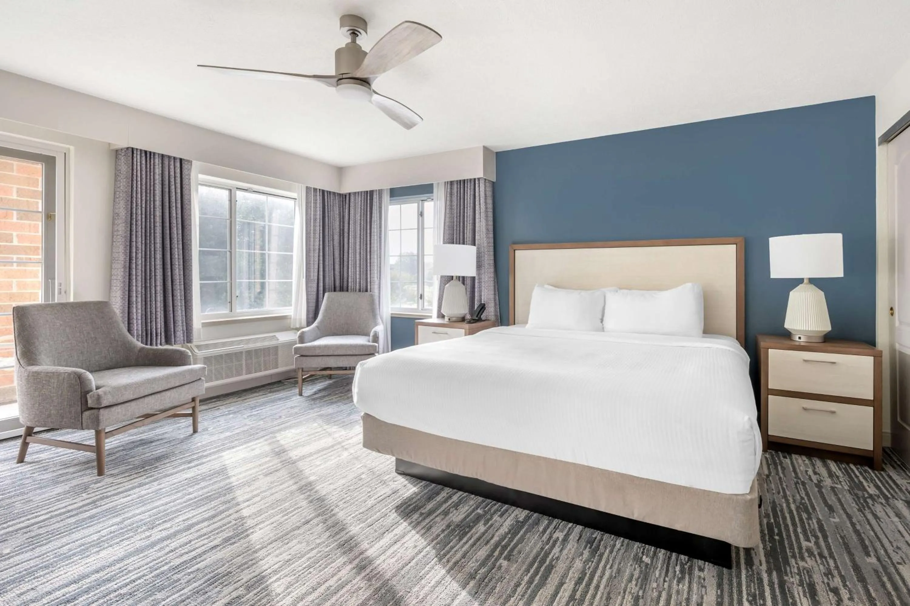 Photo of the whole room, Bed in Hilton Vacation Club Varsity Club South Bend, IN