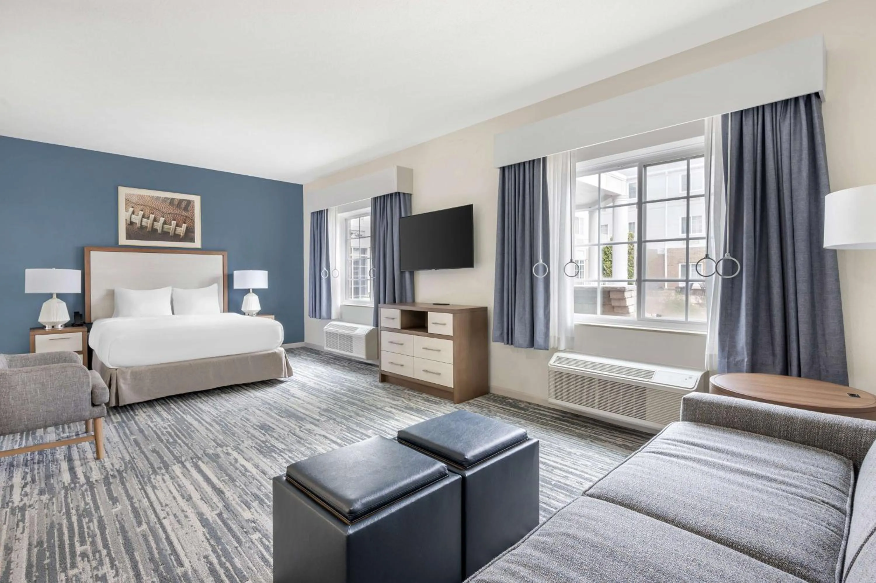 Living room, Bed in Hilton Vacation Club Varsity Club South Bend, IN