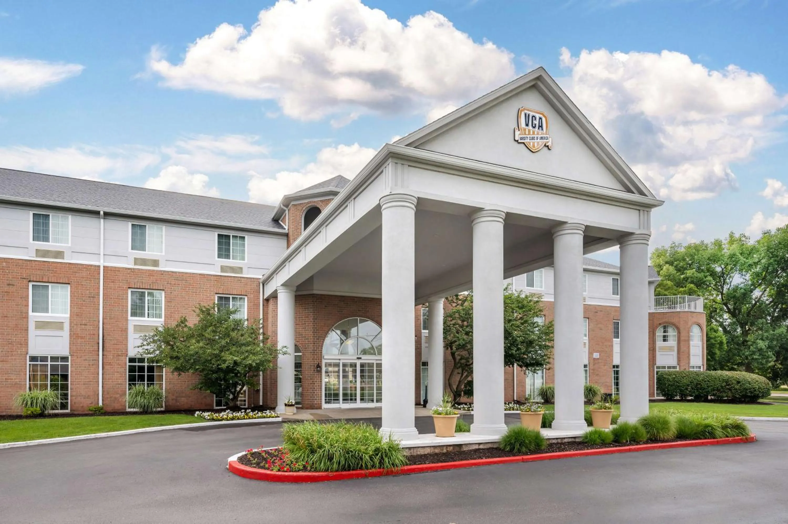 Property building in Hilton Vacation Club Varsity Club South Bend, IN