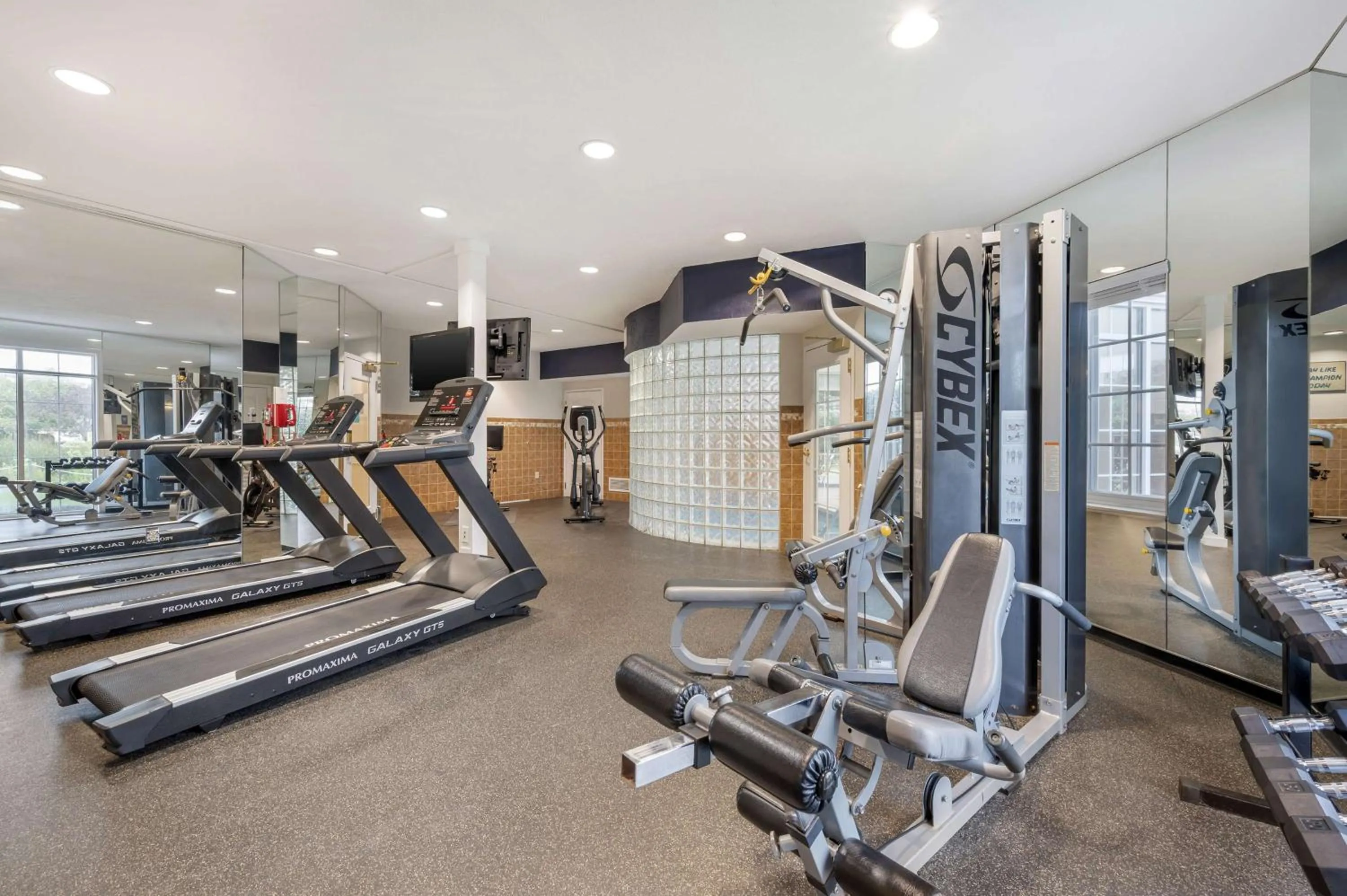 Fitness centre/facilities in Hilton Vacation Club Varsity Club South Bend, IN