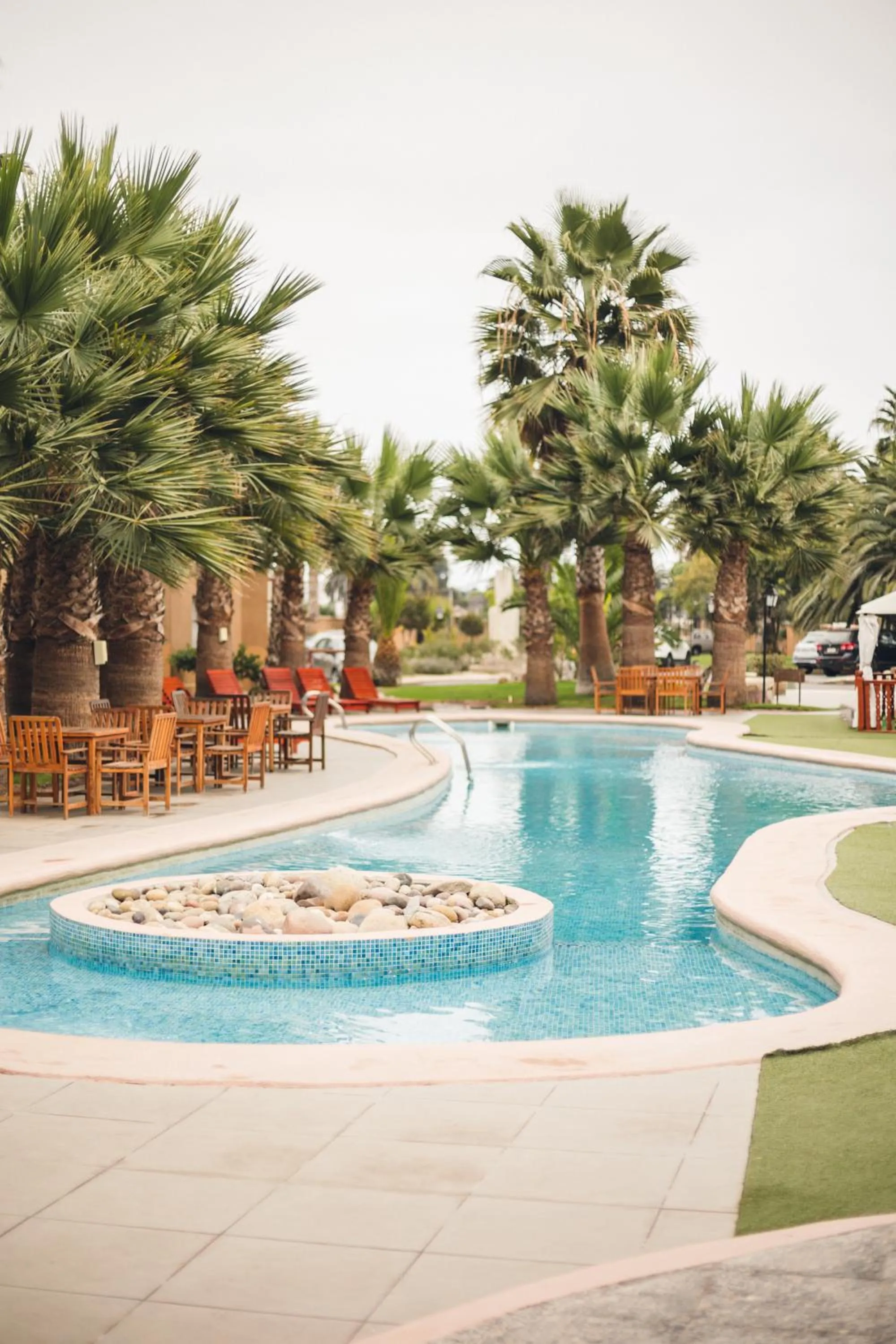 Swimming pool in Hotel Serena Suite