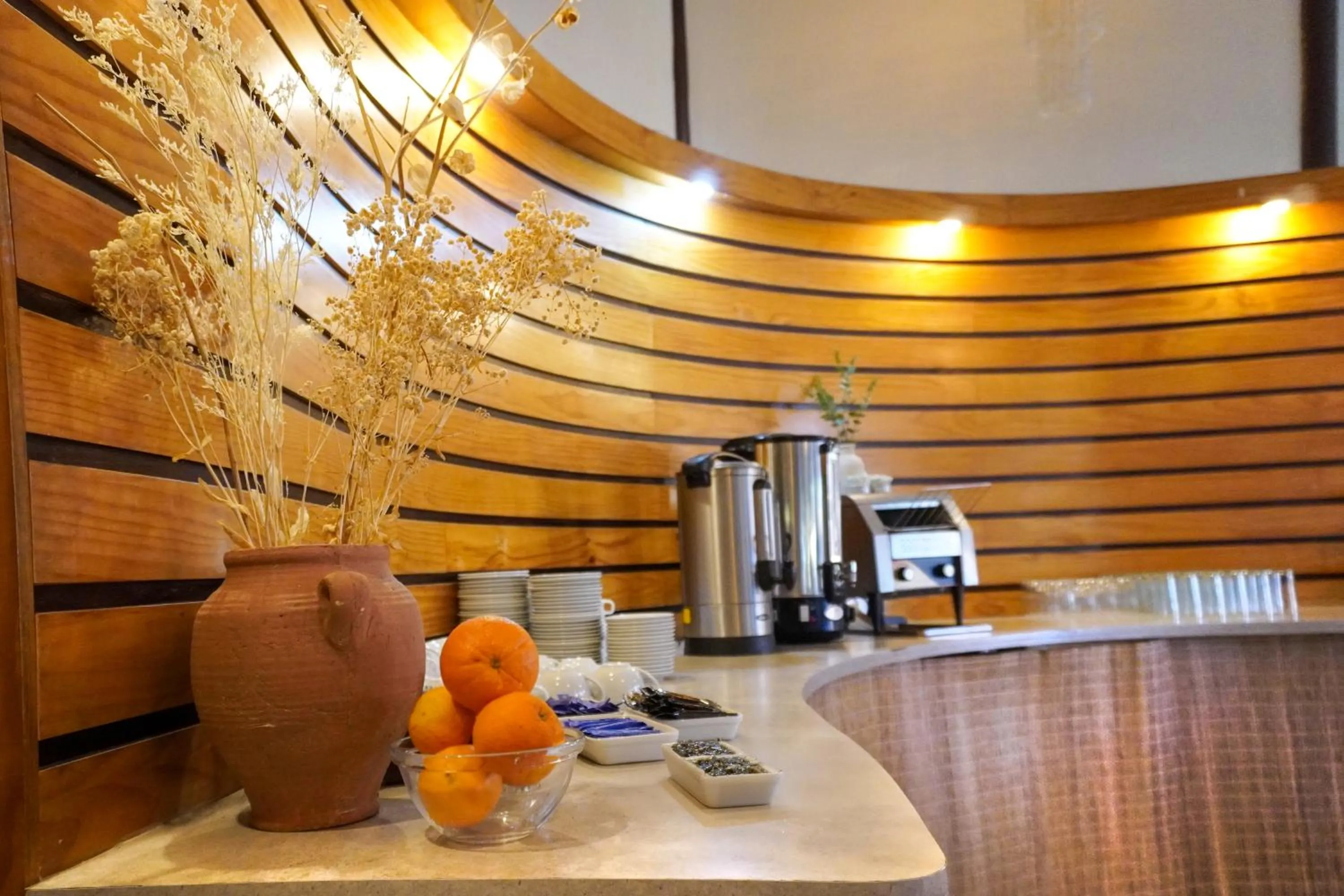 Restaurant/places to eat in Hotel Serena Suite