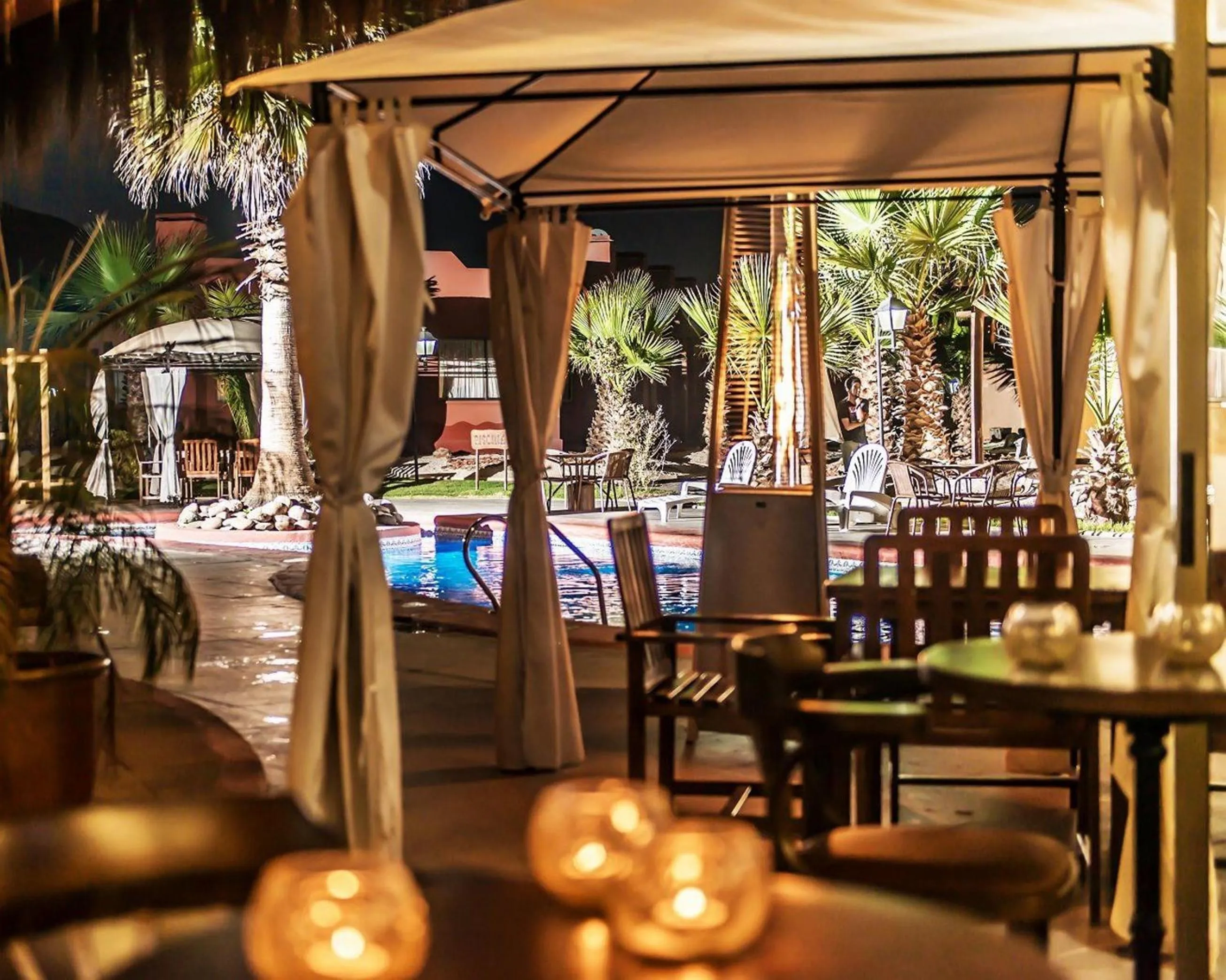 Restaurant/places to eat in Hotel Serena Suite