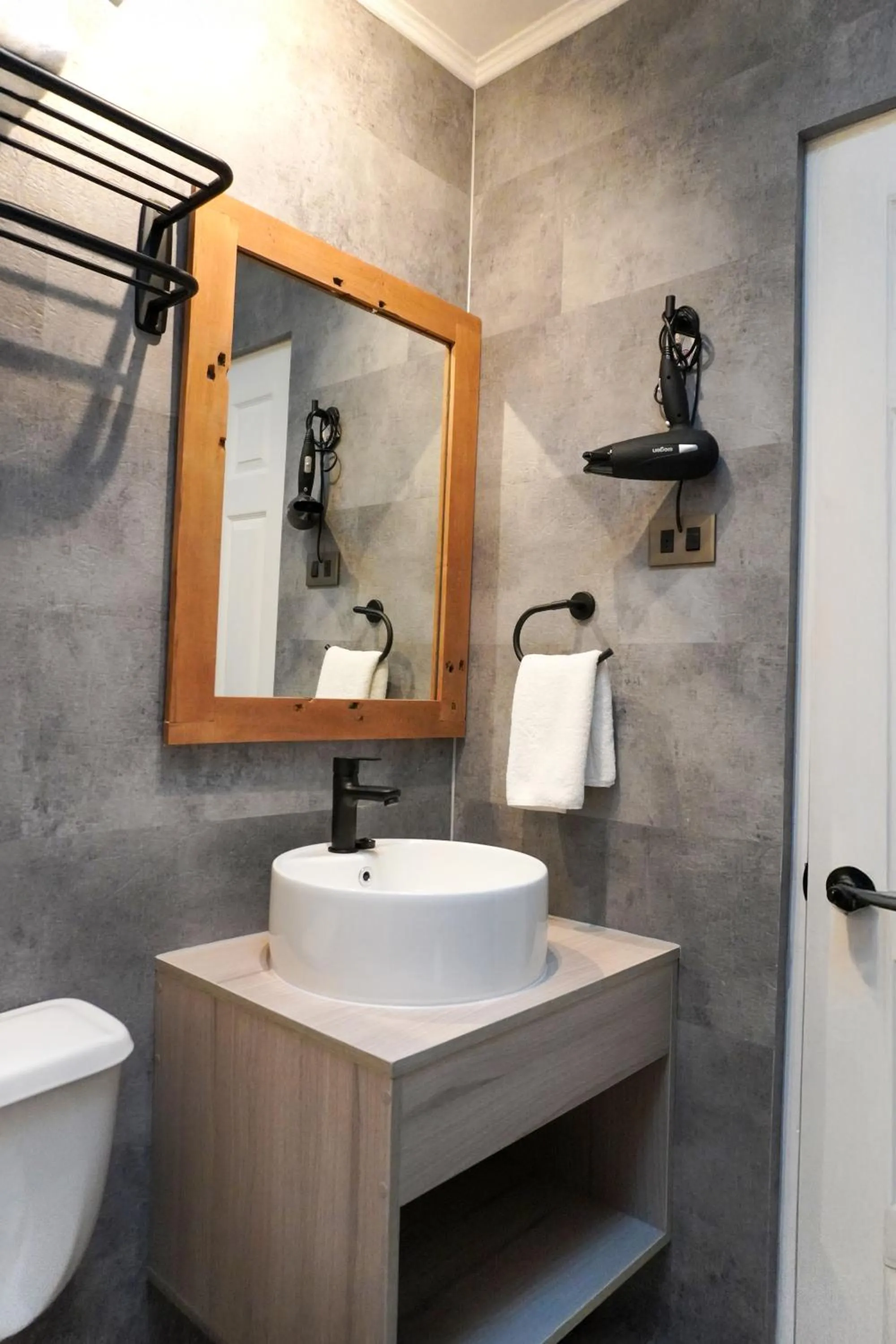 Shower in Hotel Serena Suite