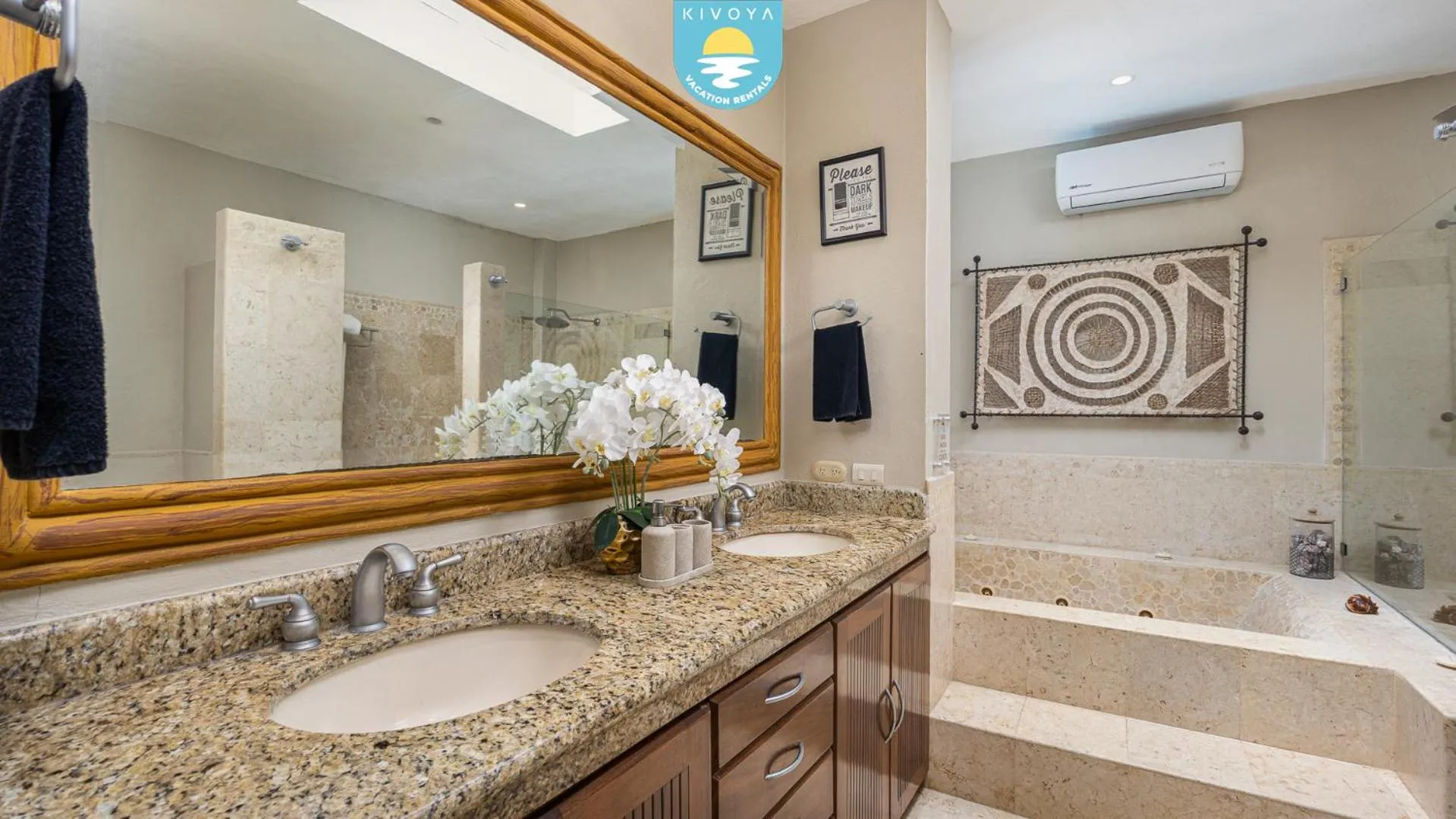 Bathroom in Casa Bahía Linda by Kivoya