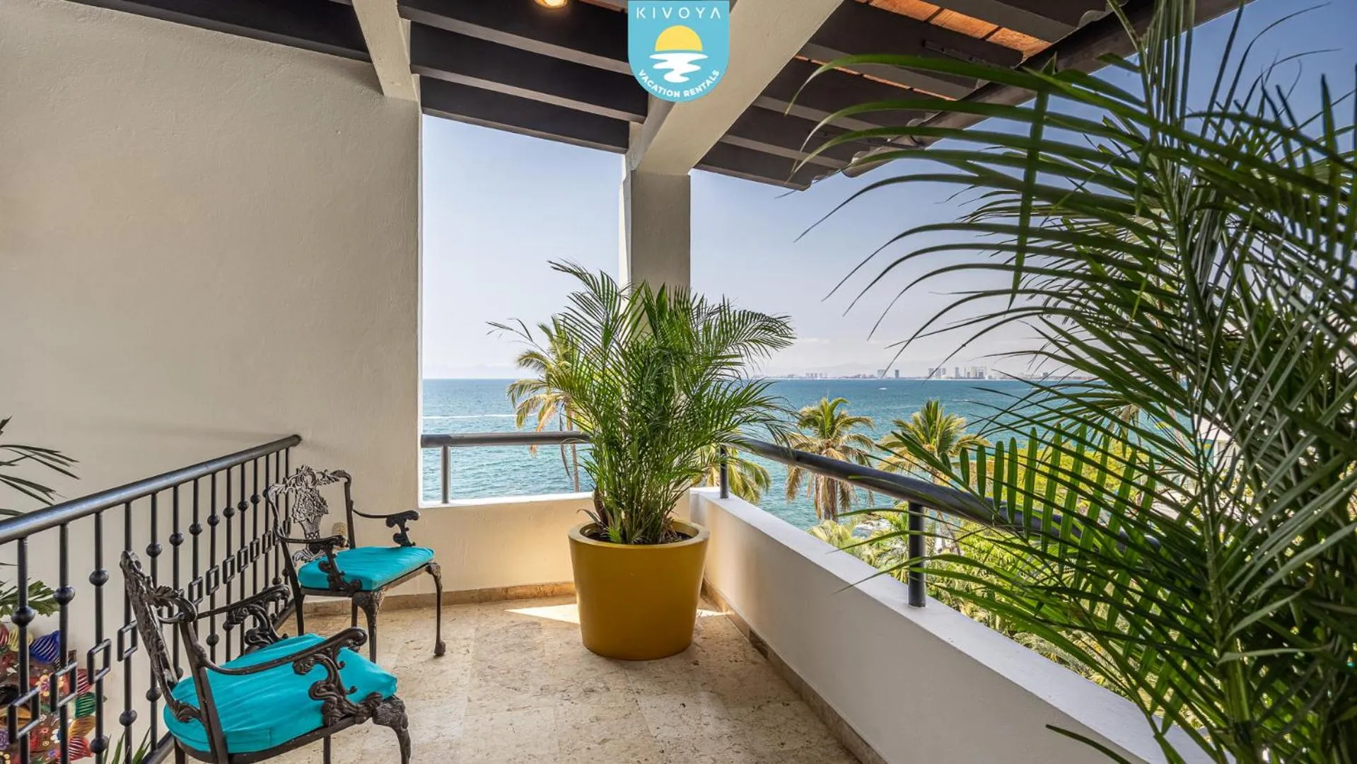 Balcony/Terrace in Casa Bahía Linda by Kivoya