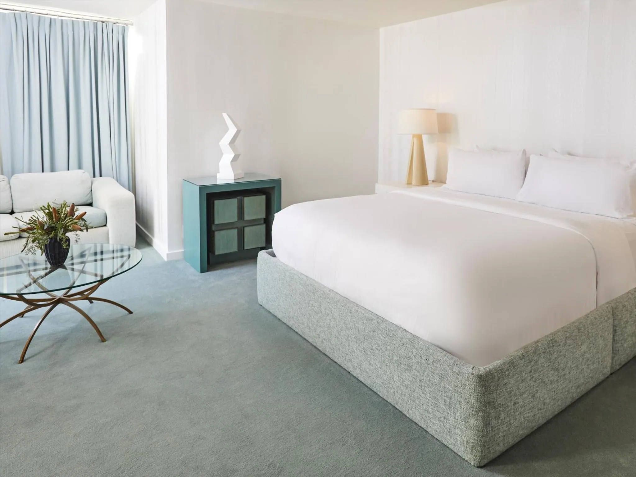 Bed in Avalon Hotel Beverly Hills, a Member of Design Hotels