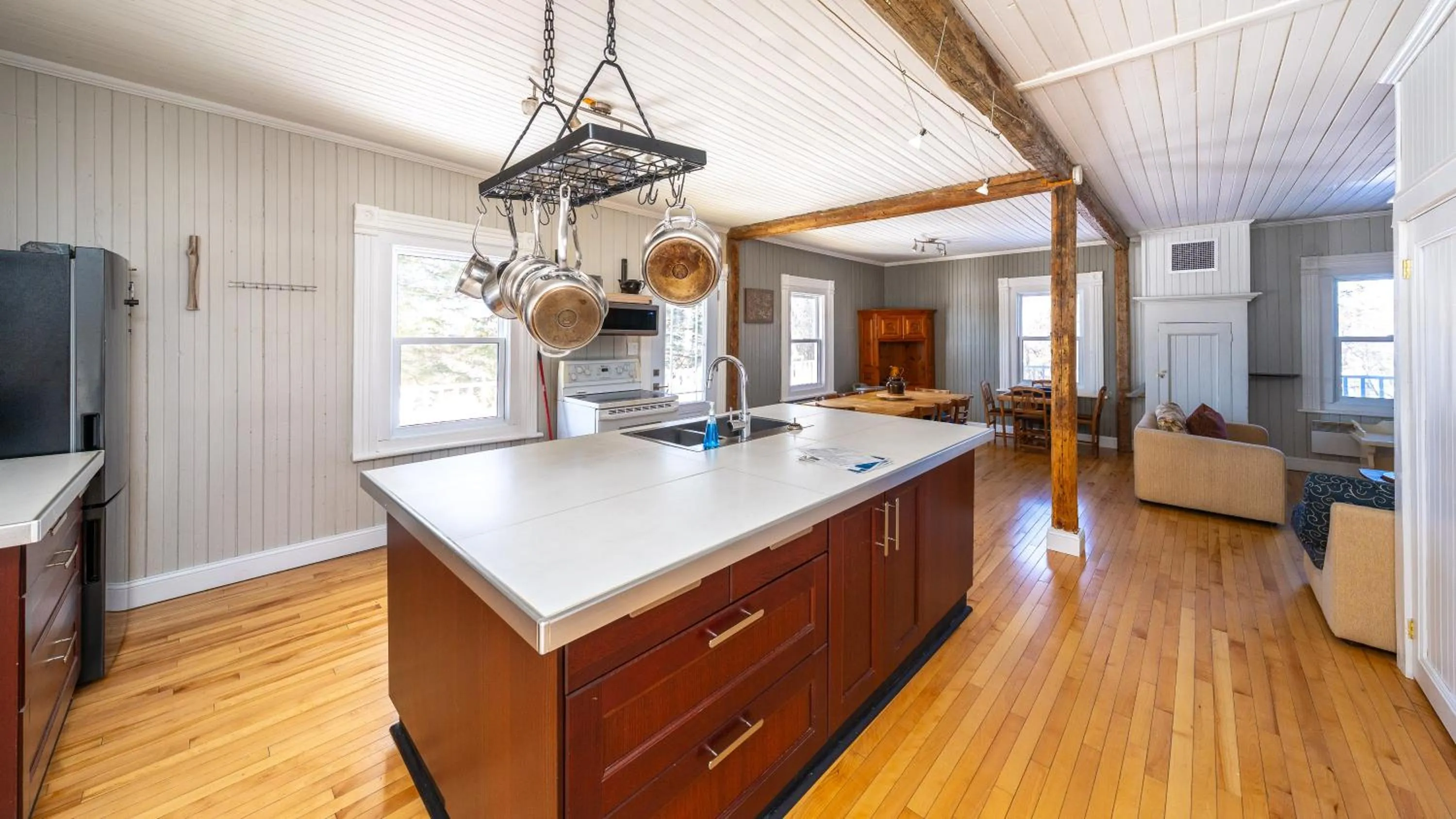 kitchen in Le Baluchon Éco-villégiature